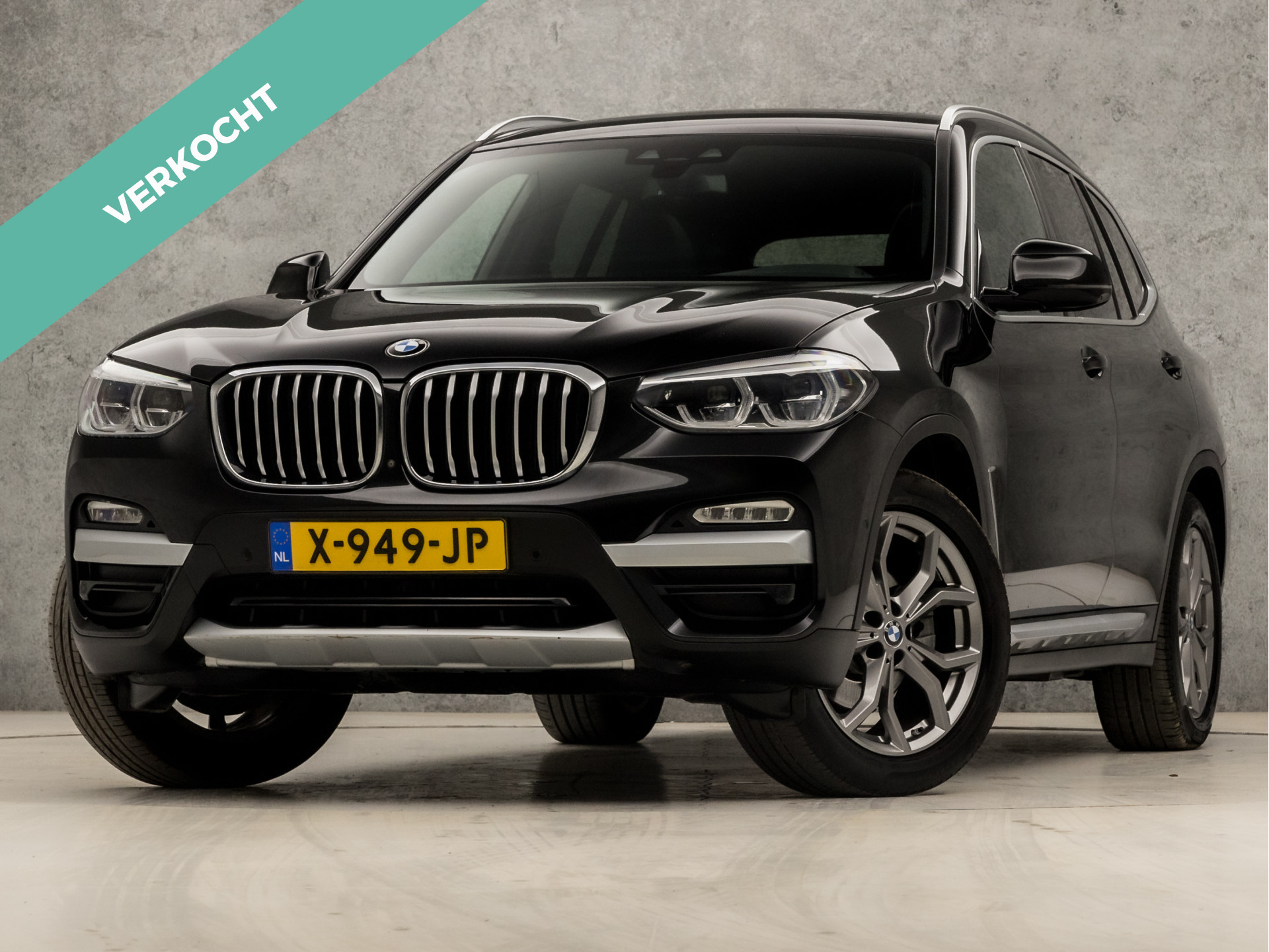 BMW X3 xDrive20i High Executive 184Pk Automaat (PANORAMADAK, HEAD-UP DISPLAY, GROOT NAVI, STUUR/STOELVERWARMING, ELEK SPORTSTOELEN, LEDER, ZWART HEMEL, GETINT GLAS, SFEERVERLICHTING, NIEUWSTAAT)