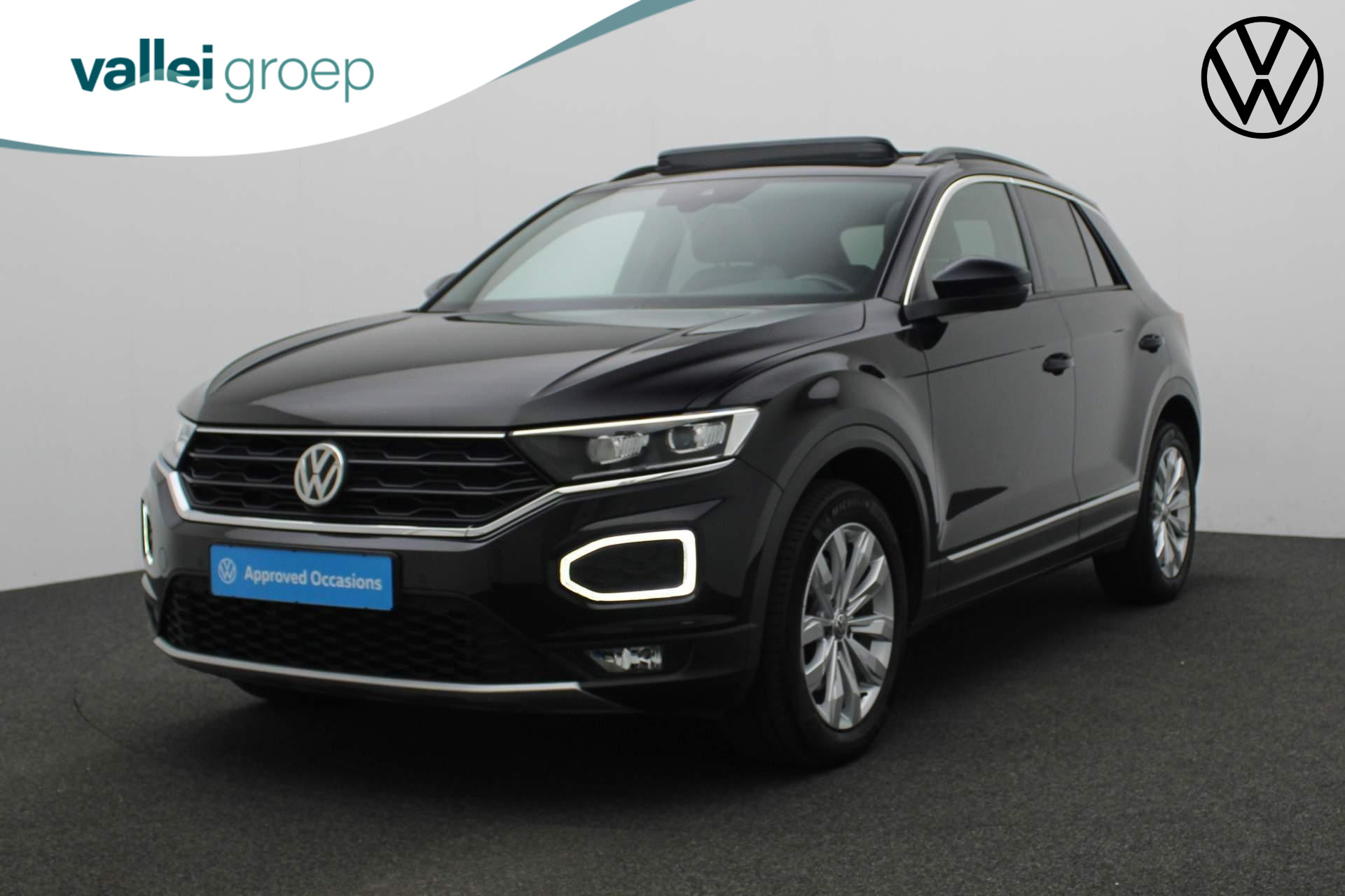 Volkswagen T-Roc 1.5 TSI 150PK Sport | Pano | Trekhaak | Navi | Full LED | 17 inch | Apple Carplay / Android Auto