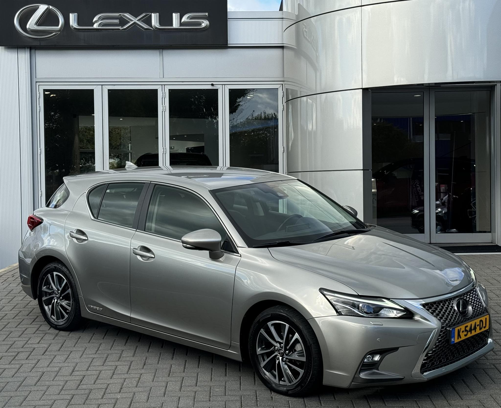 Lexus CT 200h Ultimate Edition NL-AUTO TREKHAAK AD-CRUISE LANE-ASSSIST DAB NAVI PARK-SENSOR KEYLESS