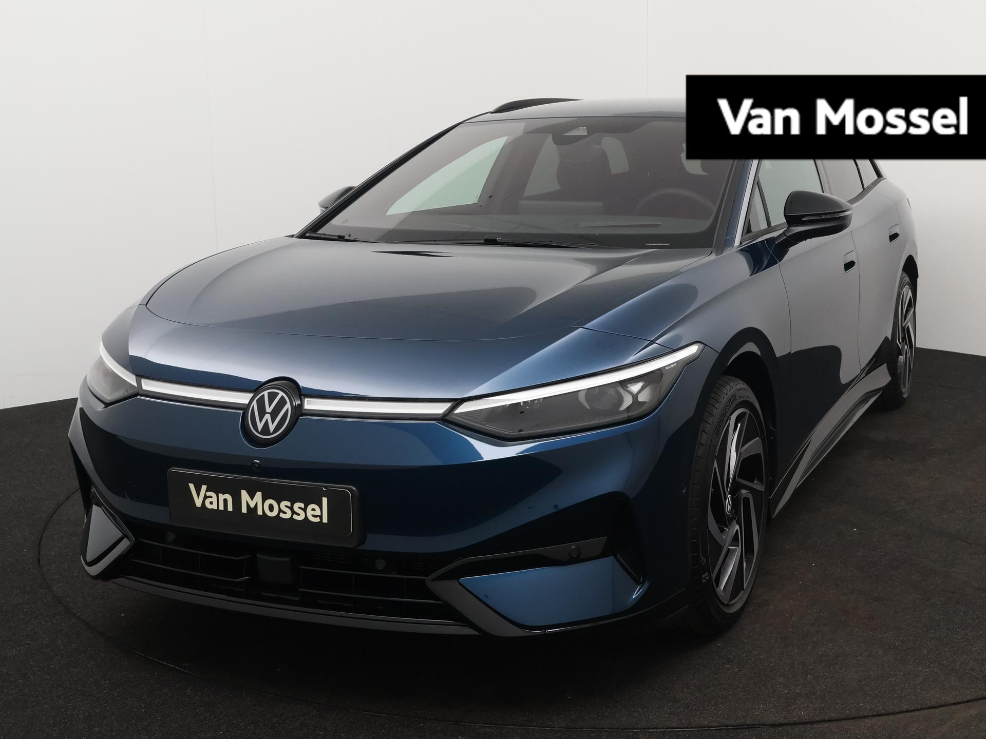 Volkswagen ID.7 Tourer Pro Business 77 kWh 286 PK | 360 Camera | Elektrisch verstelbare stoelen | Stuurverwarming | Apple Carplay | Android Auto | Head up display | 20" Lichtmetalen velgen | Stoelverwarming | Navigatie |