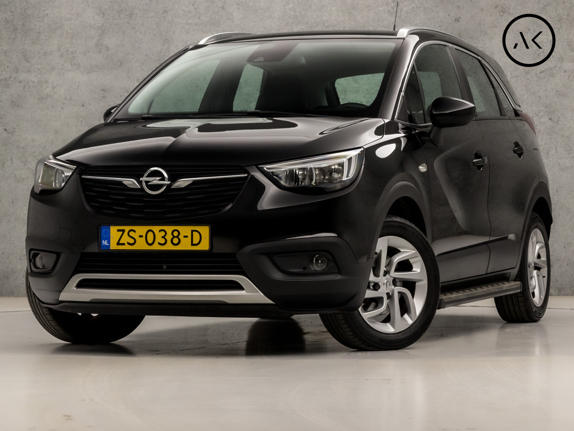 Opel Crossland X 1.2 Turbo Innovation Sport (APPLE CARPLAY, NAP, GROOT NAVI, CLIMATE, PARKEERSENSOREN, LEDER, SPORTSTOELEN, LM VELGEN, LANE ASSIST, NIEUWSTAAT)