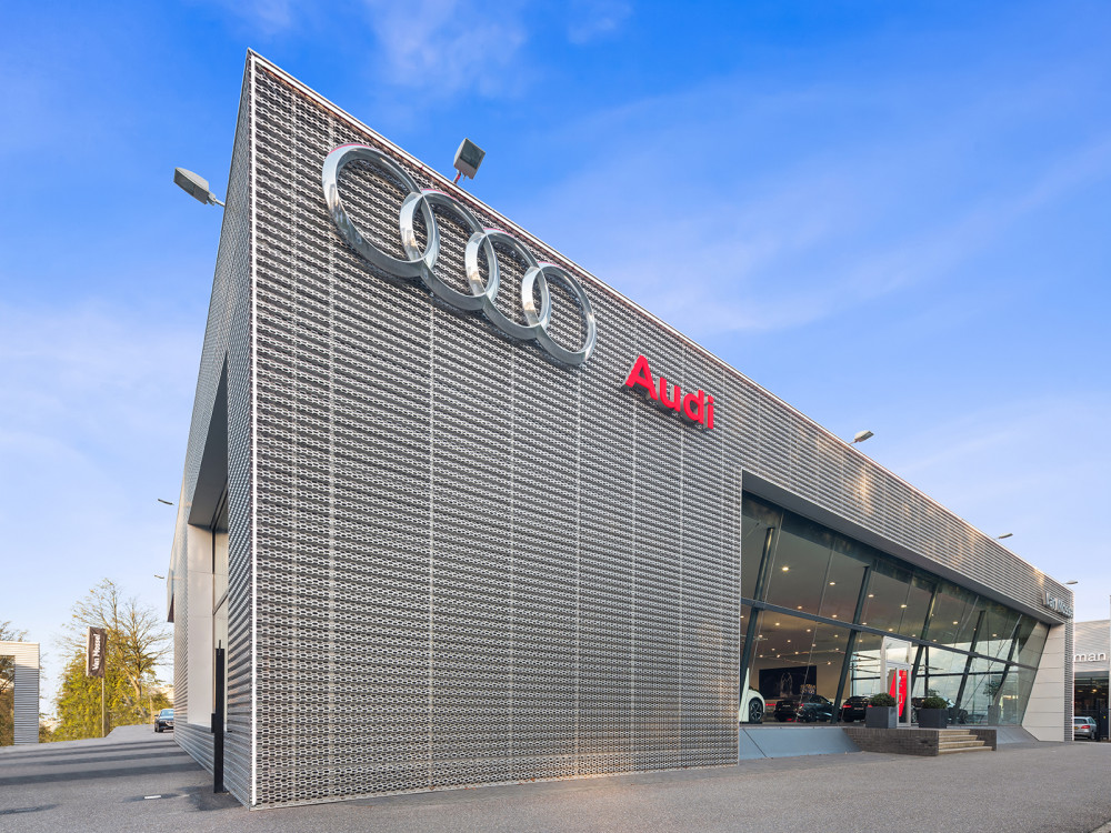 Audi Q4 e-tron 40 S edition 77 kWh | Audi Sound System | "21 inch LM velgen | Optiek zwart | Privacy Glass | Sportstoelen | Zwenkbare trekhaak <