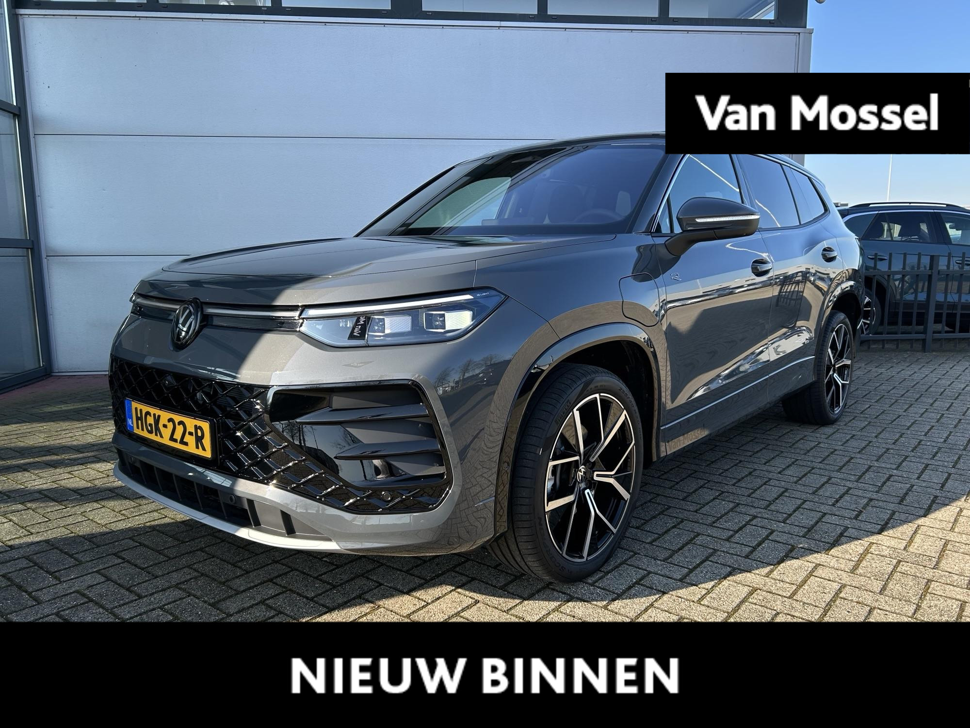 Volkswagen Tayron 1.5 E-Hybride R-Line Edition | Voorraad direct rijden | Plug in hybride | Head-up Display | 360 camera | massage stoelen | Stoel/stuur verwarming | 20 Inch Velgen | Airco | Parkeersensoren | Cruise Control | Dode hoek detectie | Achterbank verwarming |