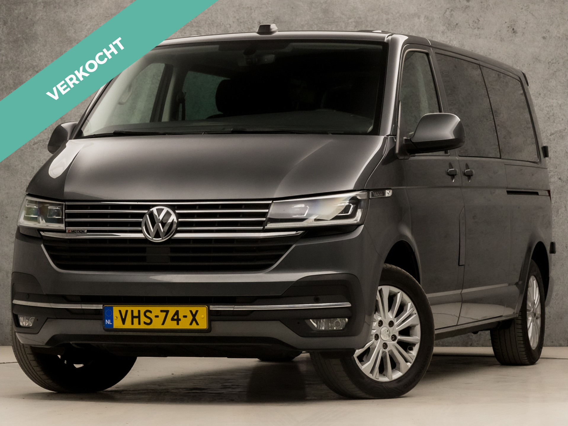 Volkswagen Transporter 2.0 TDI L2H1 30 DC 4Motion Bulli 150Pk Automaat (VIRTUAL COCKPIT, APPLE CARPLAY, LEDER, GROOT NAVI, ADAPTIVE CRUISE, LED KOPLAMPEN, TREKHAAK, LM VELGEN, GETINT GLAS, NIEUWE APK, NIEUWSTAAT)
