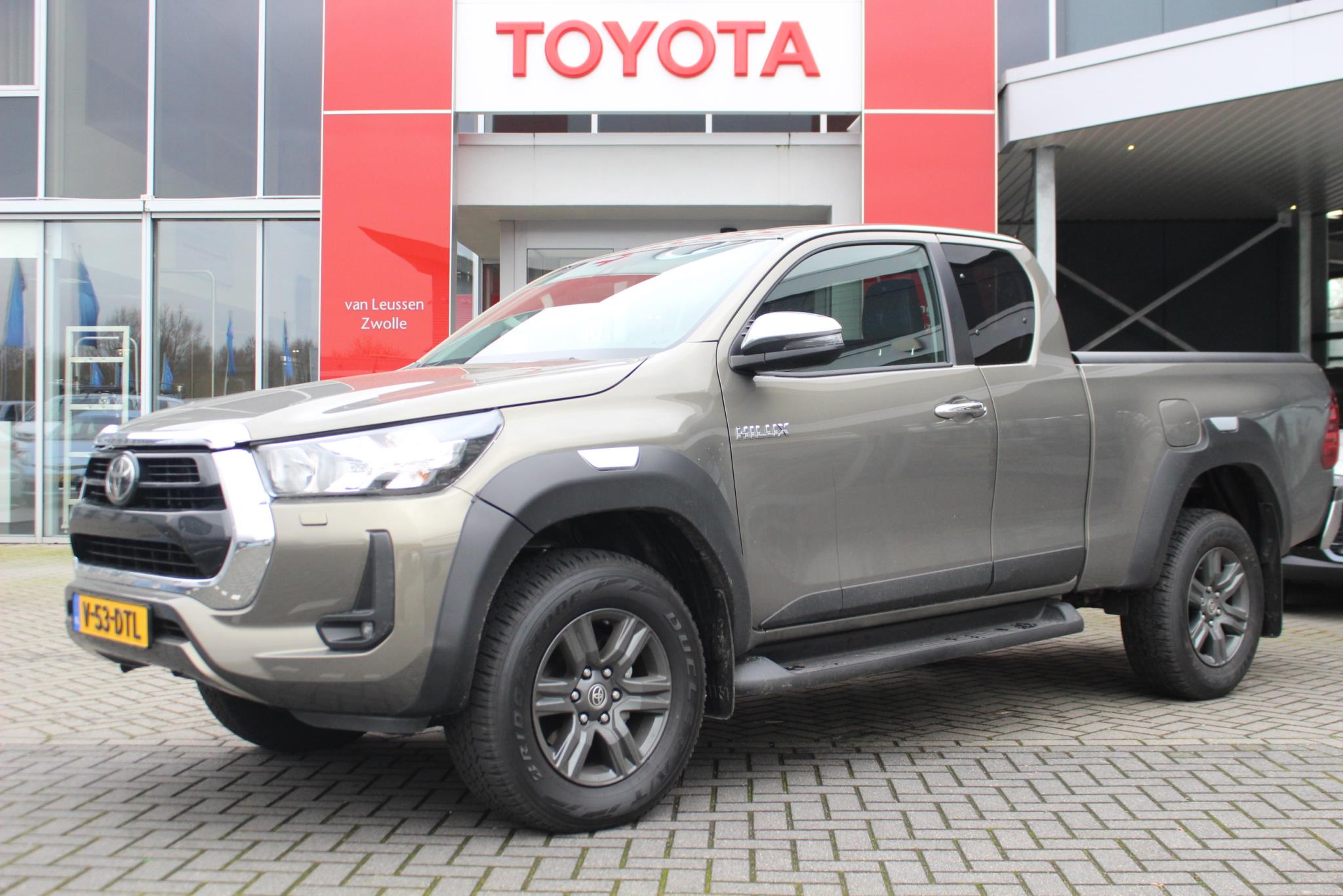 Toyota Hilux 2.4 D-4D Xtra Cab PROFESSIONAL CHALLENGER PAKKET TREKHAAK LEER STOELVERW ROLLBAR TONEAU COVER APPLE/ANDROID CAMERA CLIMA AD-CRUISE