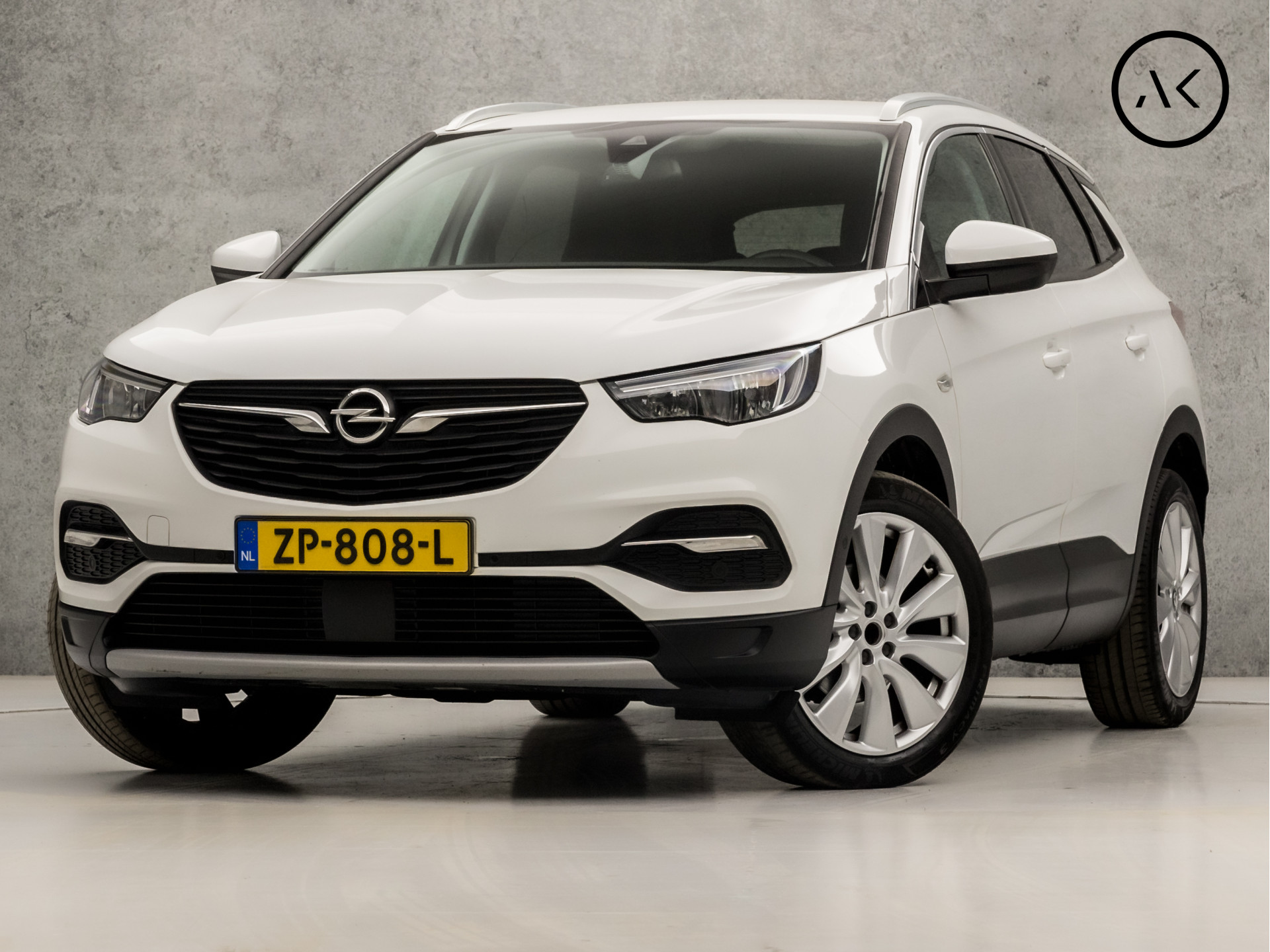 Opel Grandland X 1.2 Turbo Sport (APPLE CARPLAY, NAVIGATIE, CLIMATE, KEYLESS, LANE ASSIST, SPORTSTOELEN, LEDER, ACHTERKLEP ELEKTRISCH, GETINT GLAS, PARKEERSENSOREN, NIEUWSTAAT)