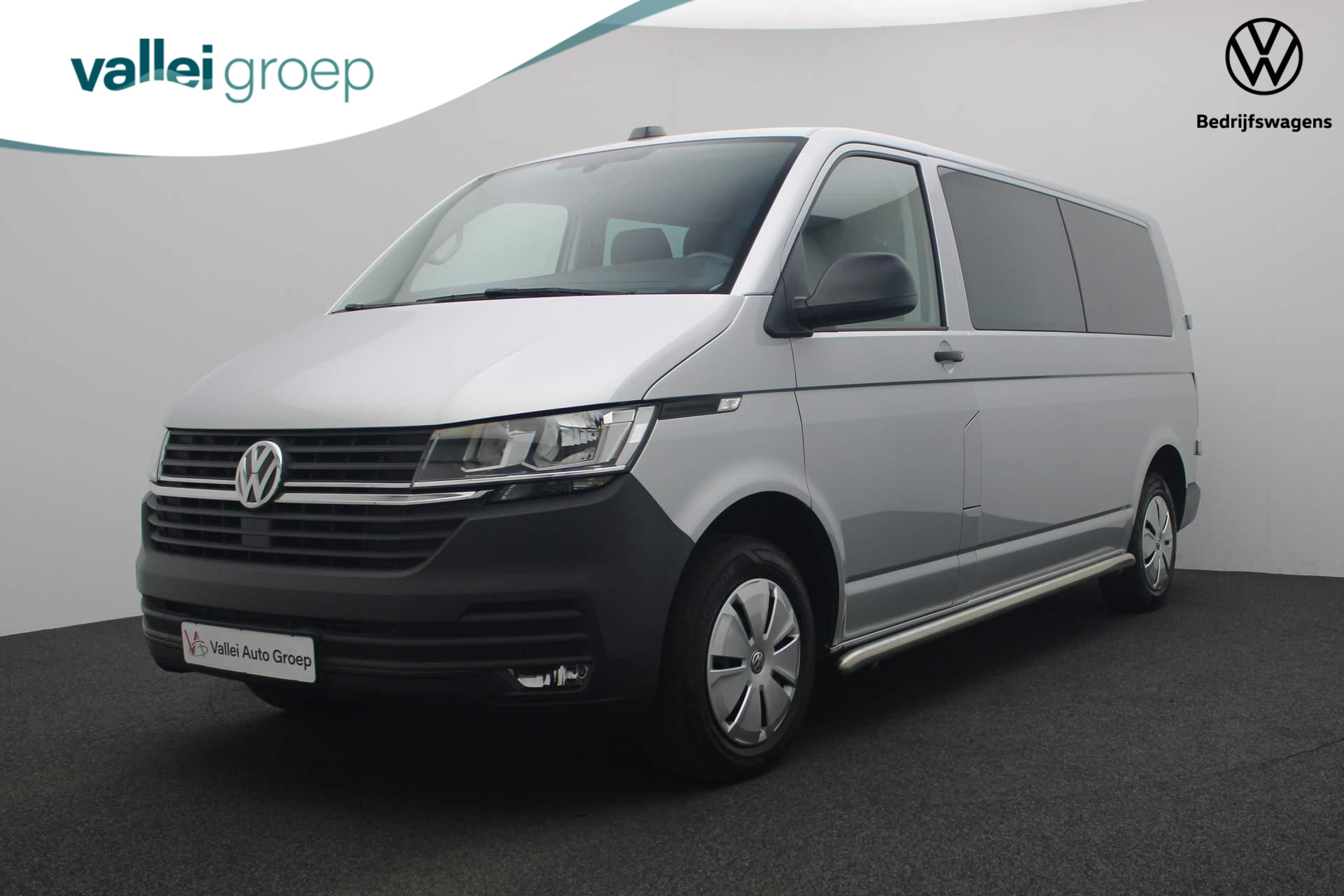 Volkswagen Transporter 2.0 TDI 110PK L2H1 30 DC Comfortline 6 pers. | Trekhaak | Navi | Lat om lat | Sidebars | Parkeersensoren achter | Airco | Cruise | Apple Carplay / Android Auto