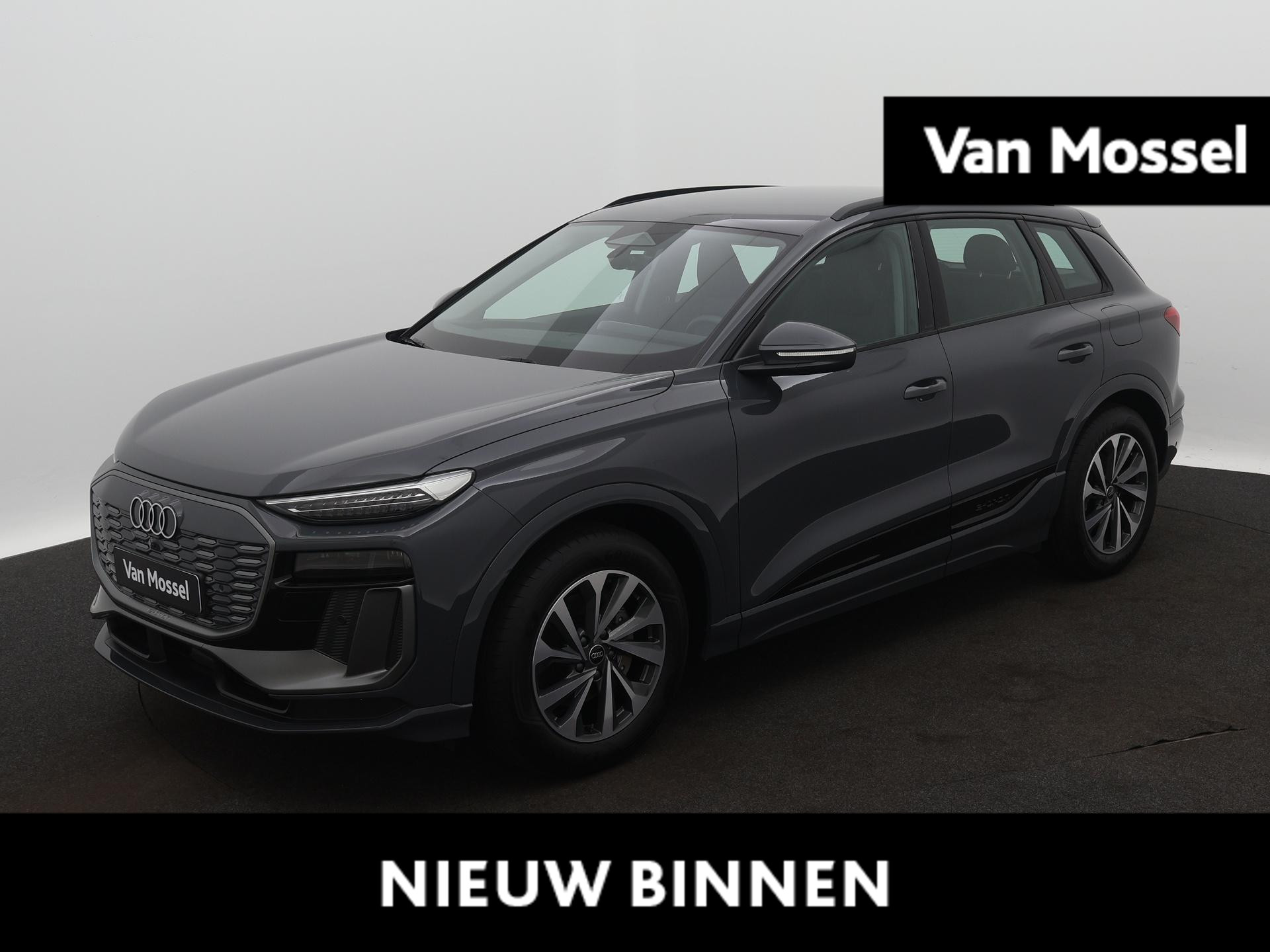 Audi Q6 e-tron Advanced edition performance 100 kWh Automaat | 19 inch velgen | Elektrisch instelbare stoelen | MMI Bijrijdersscherm | Leder-kunstlederen sportstoelen | Matrix Ledkoplampen| Adaptive cruise control | Omgevingscamera’s |