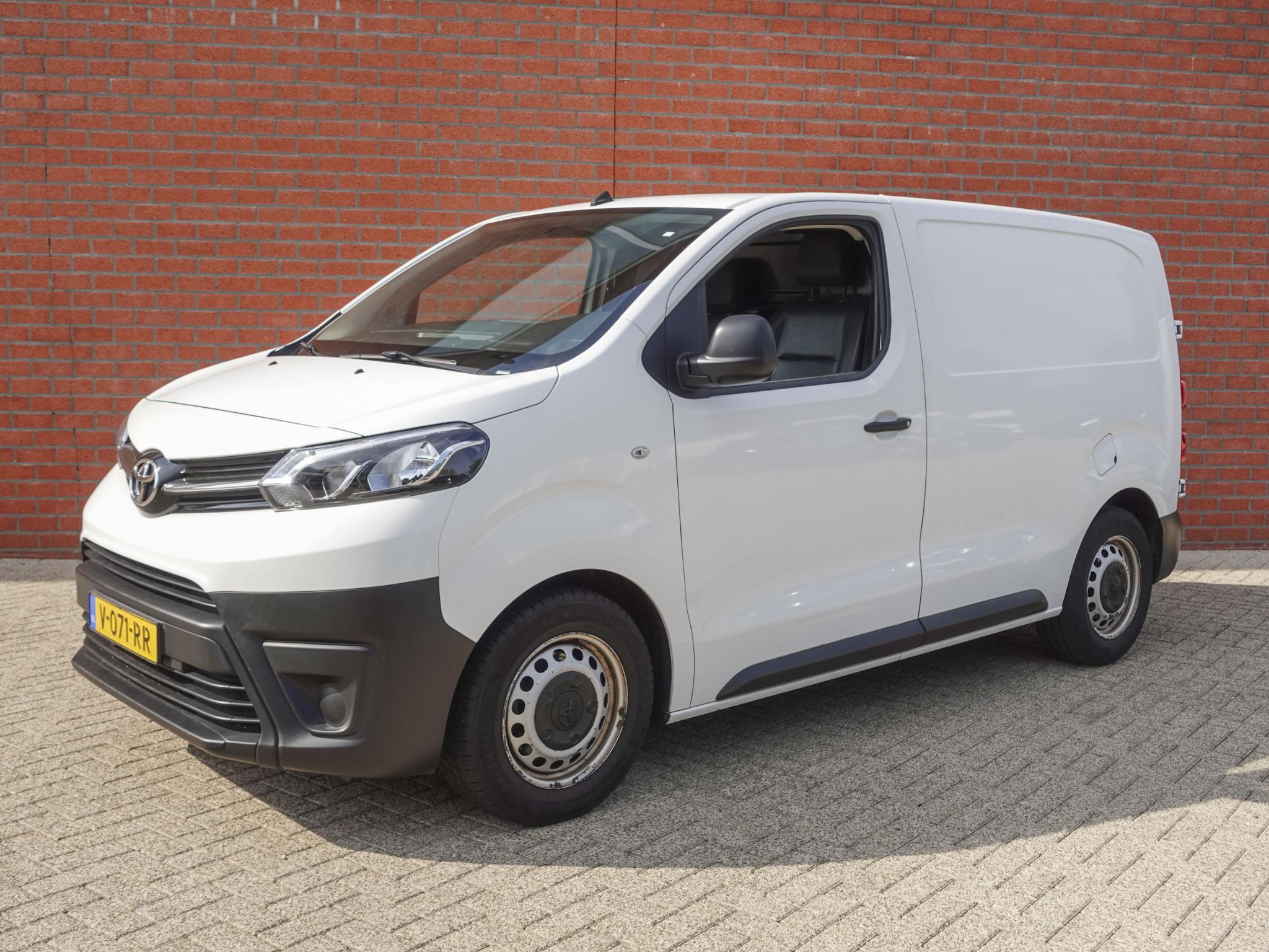 Toyota ProAce 1.6 L1H1 Cool Comfort | Navigatie | Camera | Trekhaak | Cruise Control | Airco |