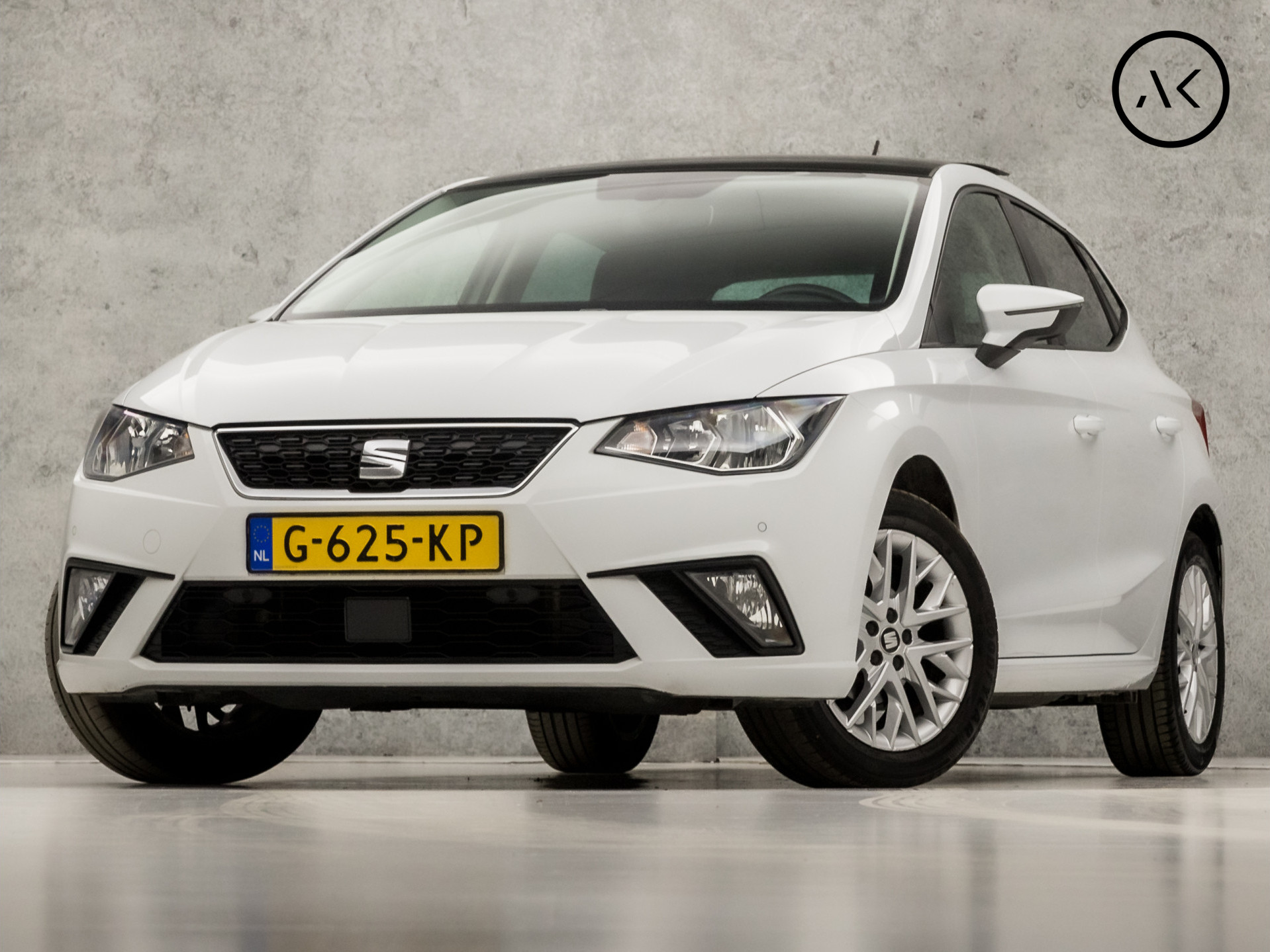 SEAT Ibiza 1.0 TSI Sport (SCHUIFDAK, APPLE CARPLAY, DIGITAL COCKPIT, GROOT NAVI, BEATS AUDIO, CAMERA, SPORTSTOELEN, ADAPTIVE CRUISE, GETINT GLAS, KEYLESS, NIEUWSTAAT)