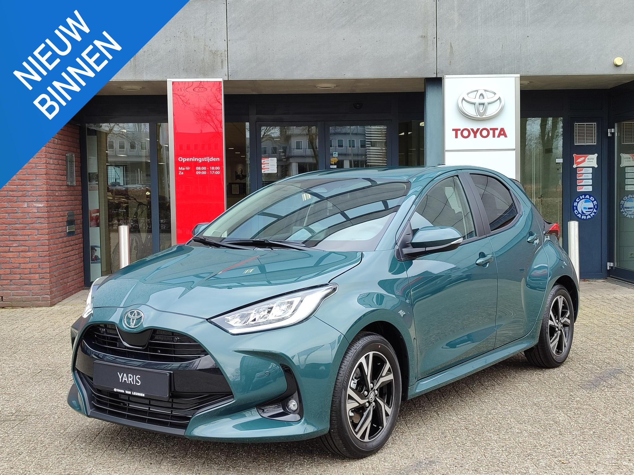 Toyota Yaris Hybrid 115 DYNAMIC NIEUW DIRECT RIJDEN STOEL/STUURVERW BLIND SPOT PARK-SENSOREN NAVI CLIMA KEYLESS 16'' LM-VELGEN CAMERA AD-CRUISE APPLE/ANDROID