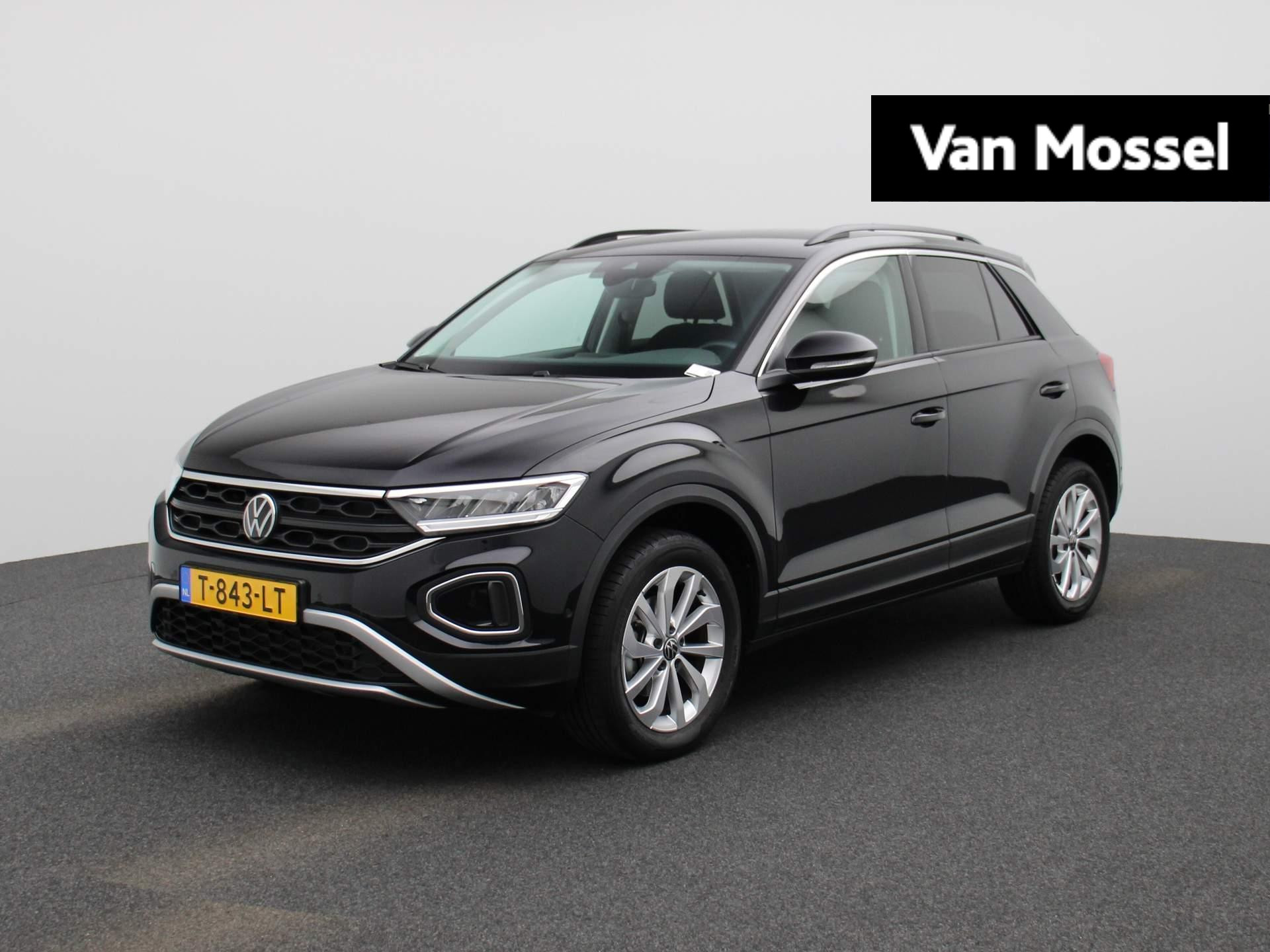 Volkswagen T-Roc 1.5 TSI Life | Navigatie | Camera | Cruise Control | Parkeersensoren Voor/achter | Airco | Trekhaak | 17 Inch Velgen |