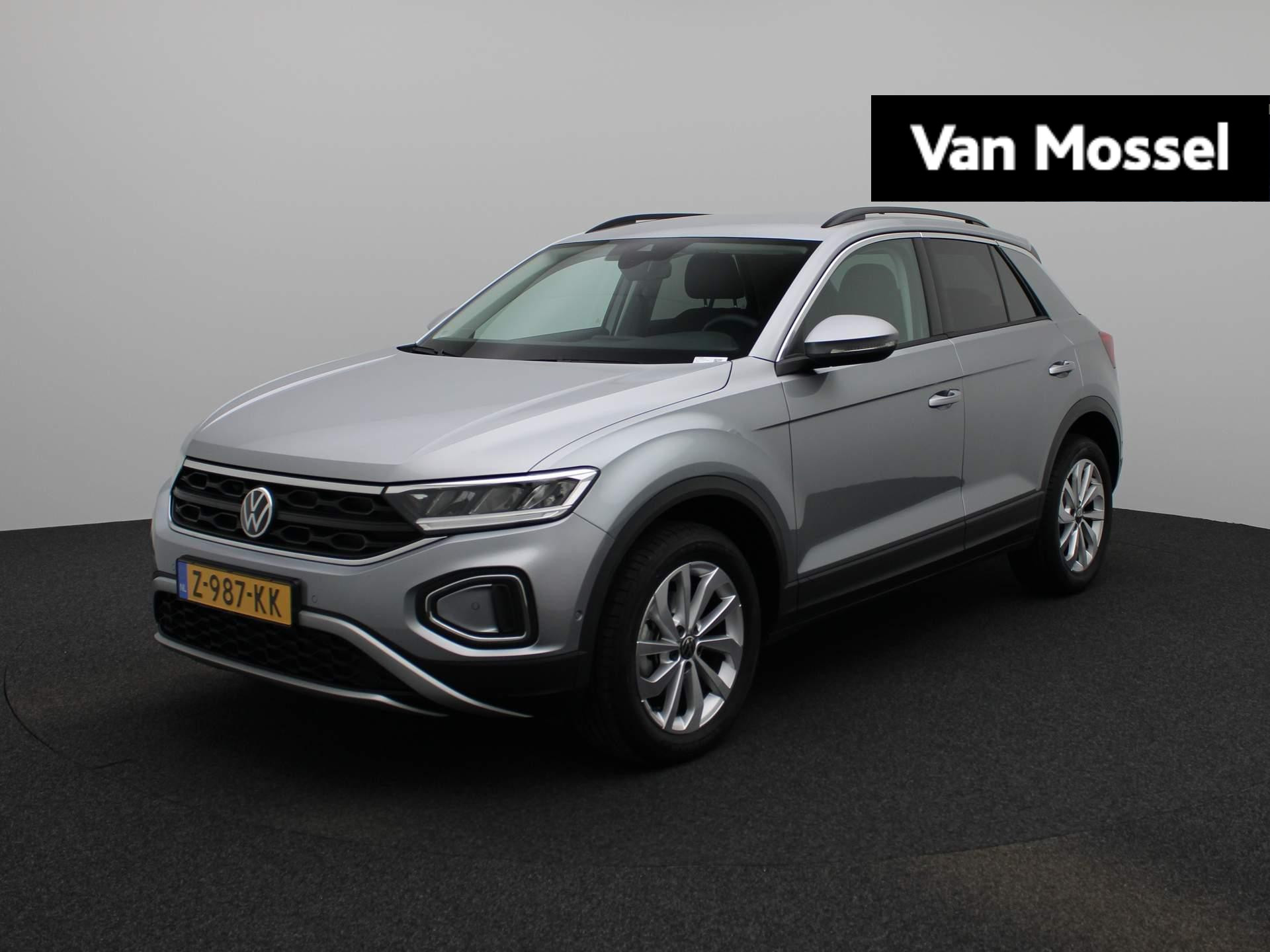 Volkswagen T-Roc 1.5 TSI Life Business Automaat | Navigatie | Airco | Trekhaak | Parkeersensoren voor/achter | 17 Inch Velgen | LED | Camera | cruise control |