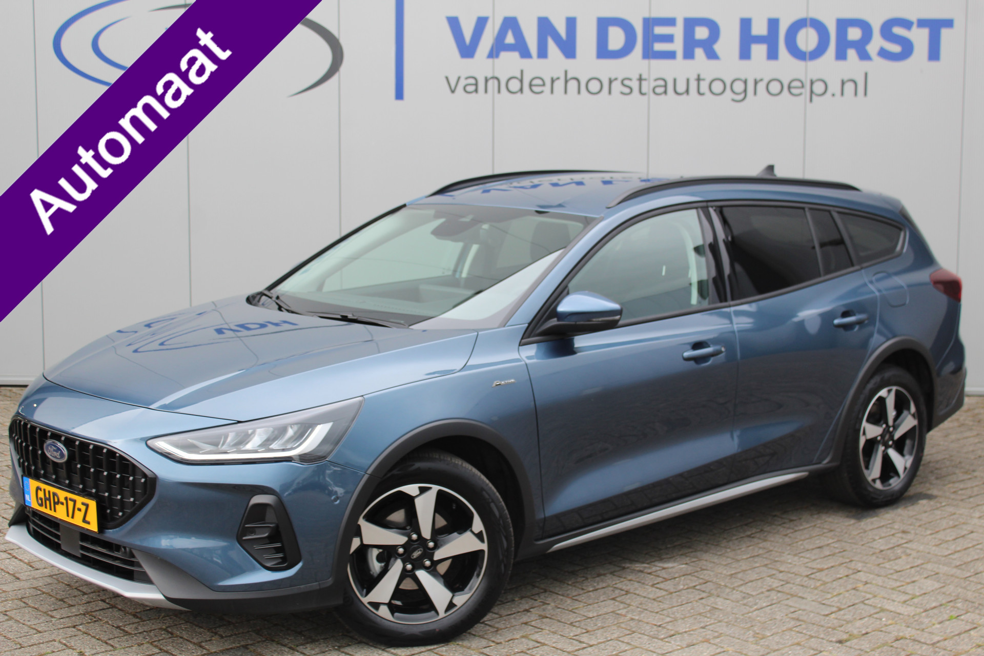 Ford Focus Wagon 1.0-155pk EcoBoost Mild-Hybrid Active AUTOMAAT ! Trekgewicht 1.500kg ! Slechts 6.600km ! Ruim €. 9.000,- beneden de nieuwprijs ! Volautm. airco dual, navigatie, telefoonvoorb., adaptive cruise control, LED verlichting, metallic lak, camera, front-, lane- en side assist, LM wielen, Isofix etc.