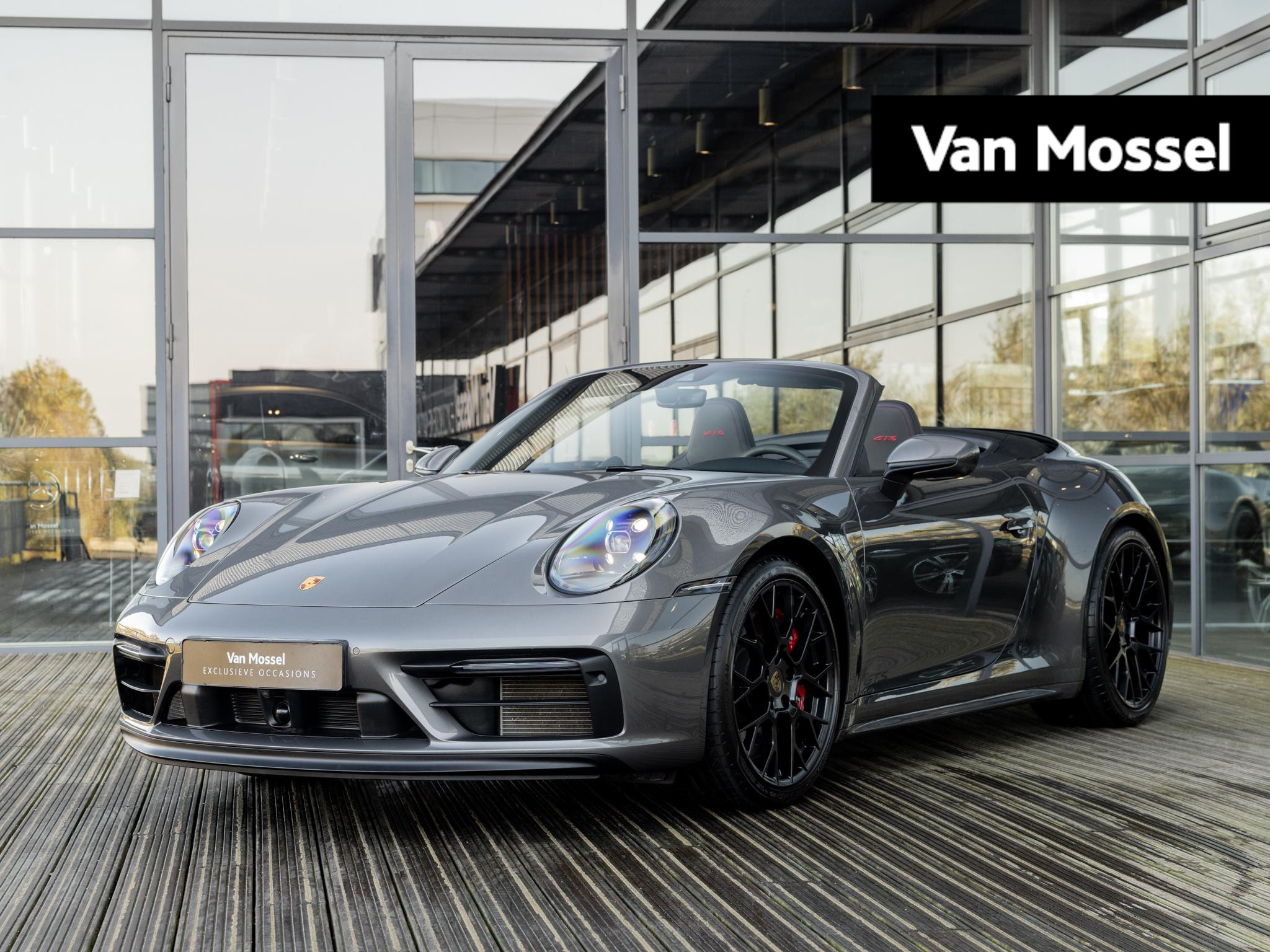 Porsche 911 Cabrio 3.0 Carrera 4 GTS | SPORTDESIGN | SPORTCHRONO | LIFT | BOSE | PASM | SPORTUITLAATSYSTEEM | ADAPTIVE CRUISE CONTROL | KEYLESS | CARBON INTERIEUR | 18-WEG |