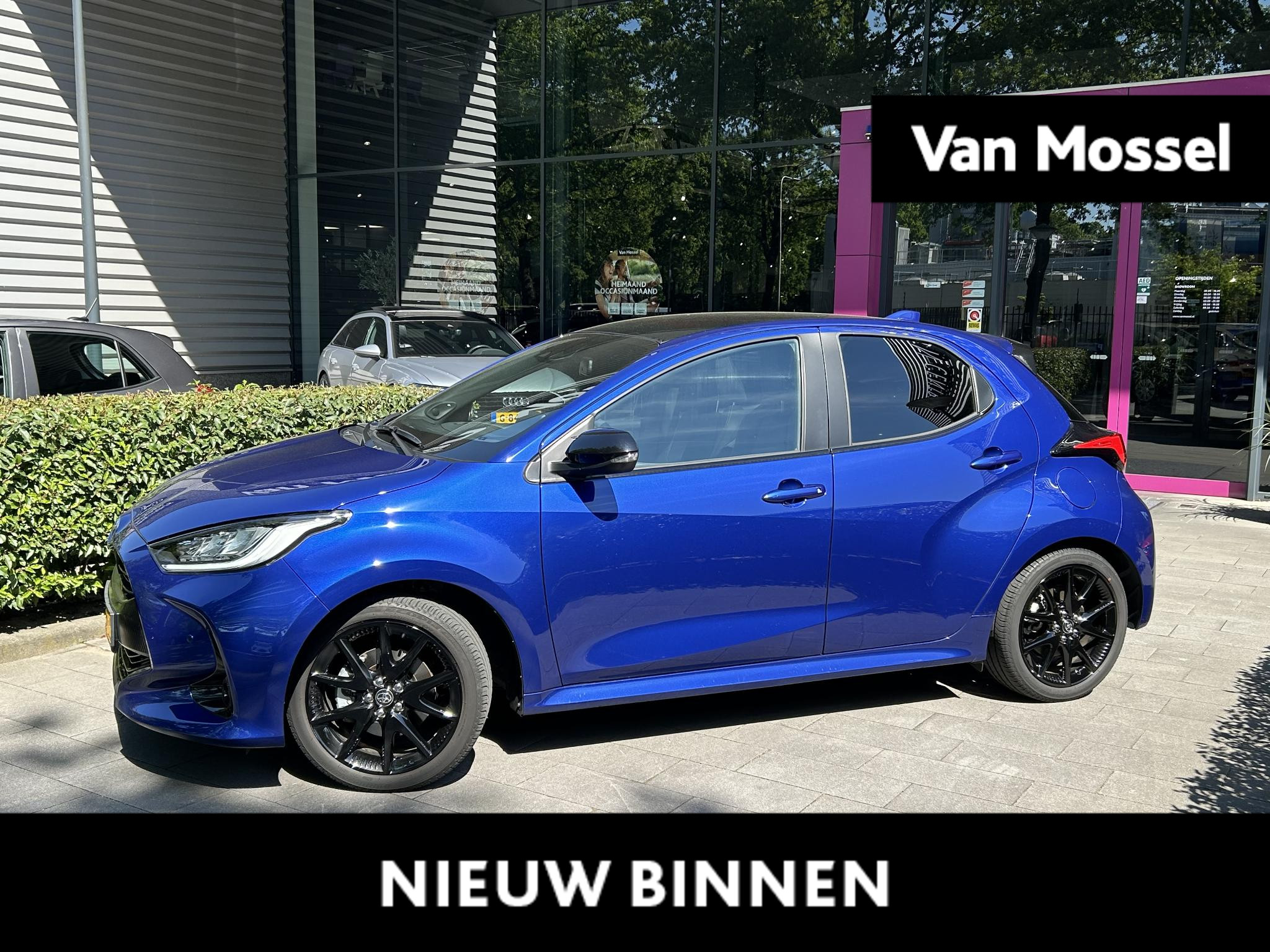 Toyota Yaris 1.5 Hybrid Executive | WORDT VERWACHT | FULL OPTION | PANORAMADAK | HEAD UP DISPLAY | ACHTERUITRIJCAMERA | DAB RADIO | CARPLAY |