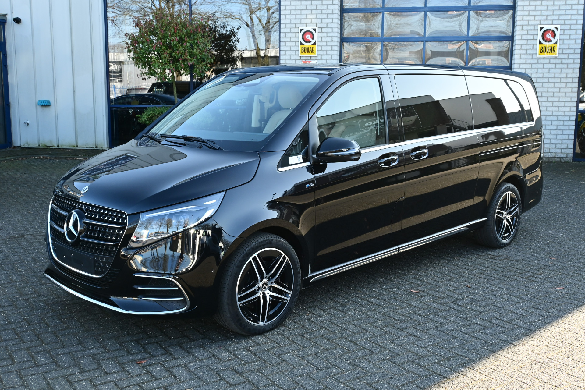 Mercedes-Benz V-Klasse 300d 4-Matic L3 AMG uitvoering, Elektrische portieren, Distronic