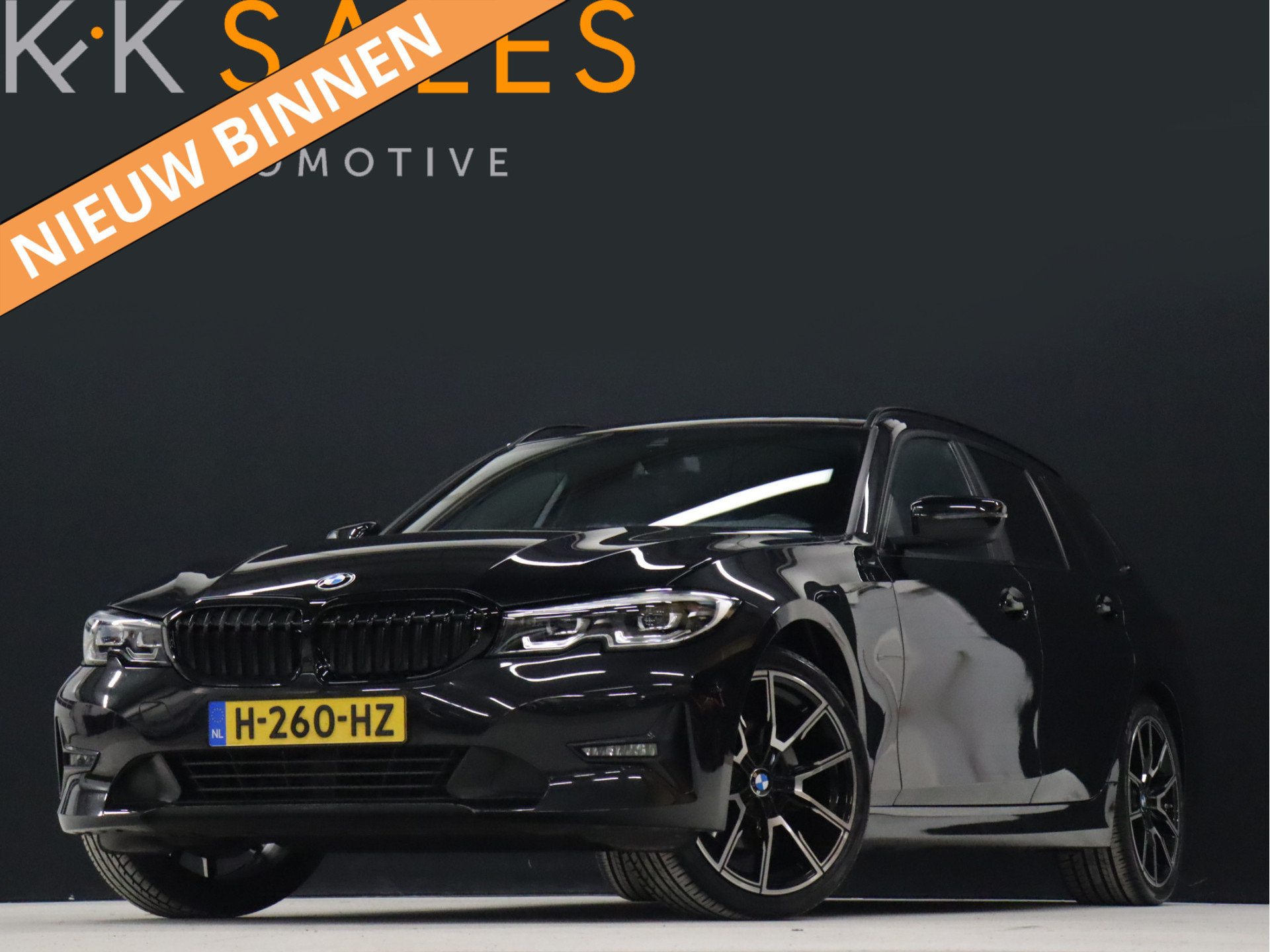 BMW 3 Serie Touring 320i High Executive Edition [DIGITAL DASH, APPLE CARPLAY, CRUISE CONTROL, STOELVERWARMING, VOL LEDER, ELEKTRISCHE ACHTERKLEP, PDC V+A, NAVIGATIE, NIEUWSTAAT]