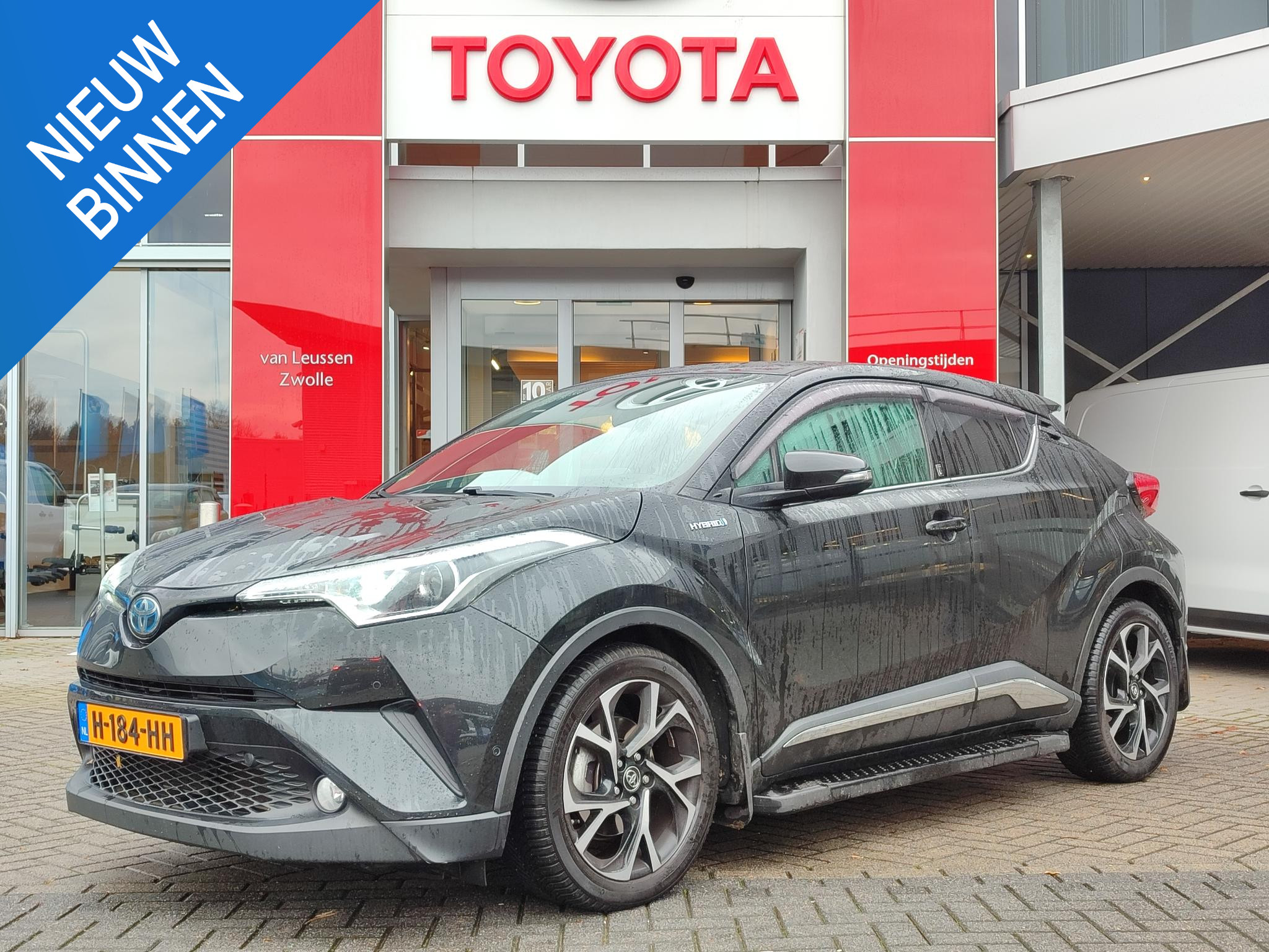 Toyota C-HR 1.8 Hybrid Executive TREKHAAK TREEPLANKEN KEYLESS STOELVERW NAVI PARK-SENSOREN CAMERA BLUETOOTH 18' LM-VELGEN