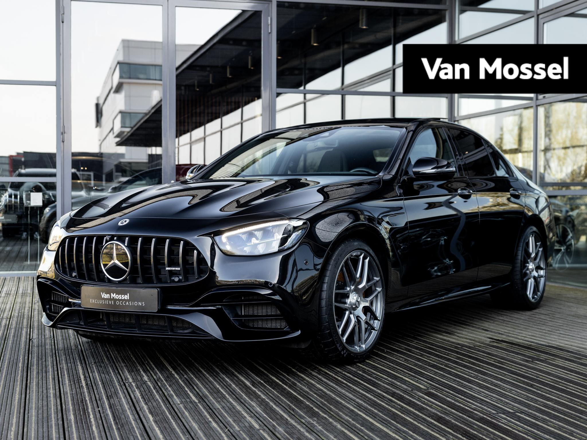 Mercedes-Benz E-Klasse AMG 63 S 4MATIC+ | PERFORMANCE AMG UITLAAT | AMG PERFORMANCE STOELEN | CARBON INTERIEUR | RIJ-ASSISTENTIE | HEAD-UP | KERAMISCHE REMMEN |