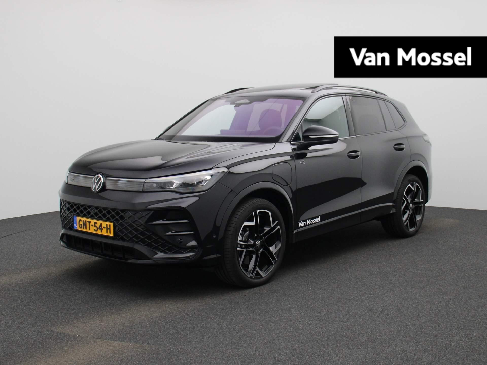 Volkswagen Tiguan 1.5 eHybrid R-Line Business 272 PK DSG | Apple Carplay | Achteruitrij camera | Interieur pakket | Panorama dak | Design pakket | Trekhaak pakket | Comfort plus pakket | Multimedia pakket | Assistance pakket | Blackstyle pakket | Adaptive Cruiscontrol | Parkeersensoren | Massagefunctie voorstoelen |