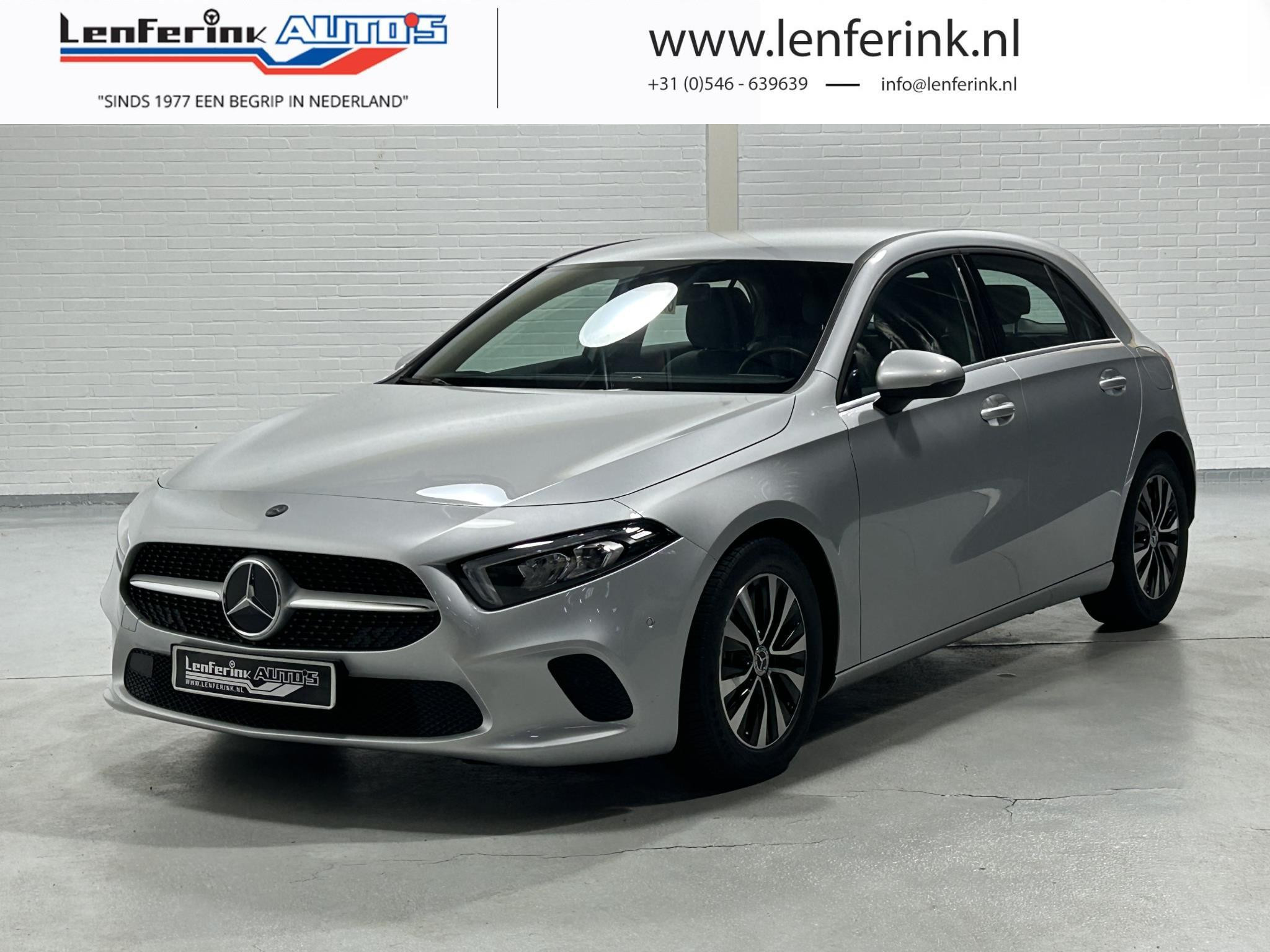 Mercedes-Benz A-Klasse 180 Groot Navi Led koplampen Camera Stoelverwarming Leder/stof Apple Carplay PDC v+a