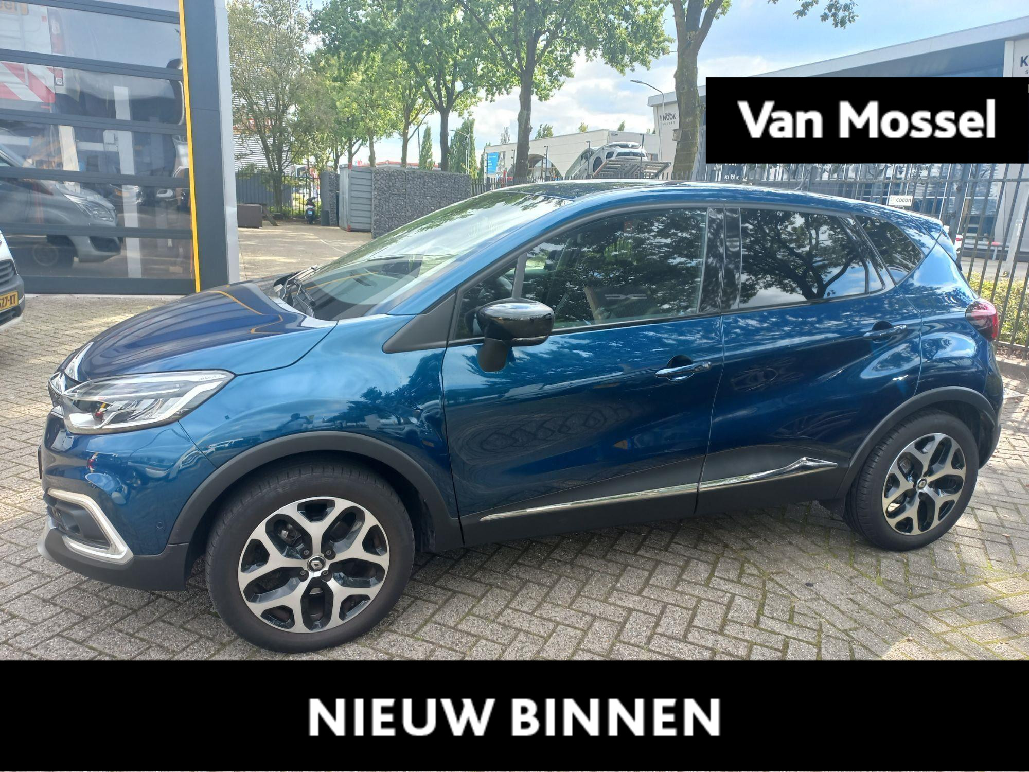 Renault Captur TCe 120 Intens | Easy Life Pack met parkeersensoren rondom en camera en automatisch inparkeren | Climate Control | R-Link Navigatie | Metaalkleur |