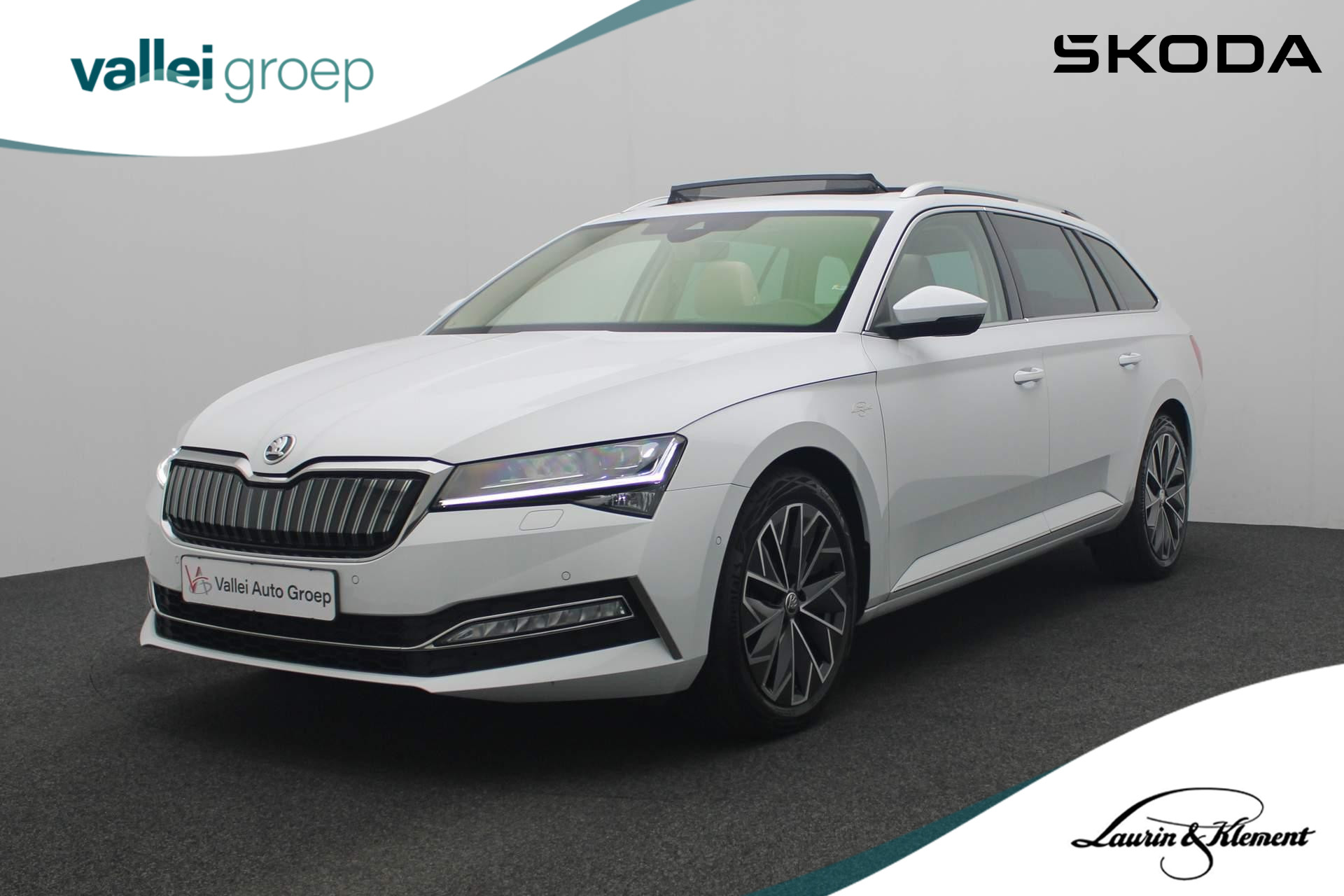 Škoda Superb Combi 1.4 TSI 218PK DSG iV Laurin & Klement | Pano | Trekhaak | Leer | Adaptief onderstel | Matrix LED | Keyless | Camera | 18 inch | ACC | CANTON