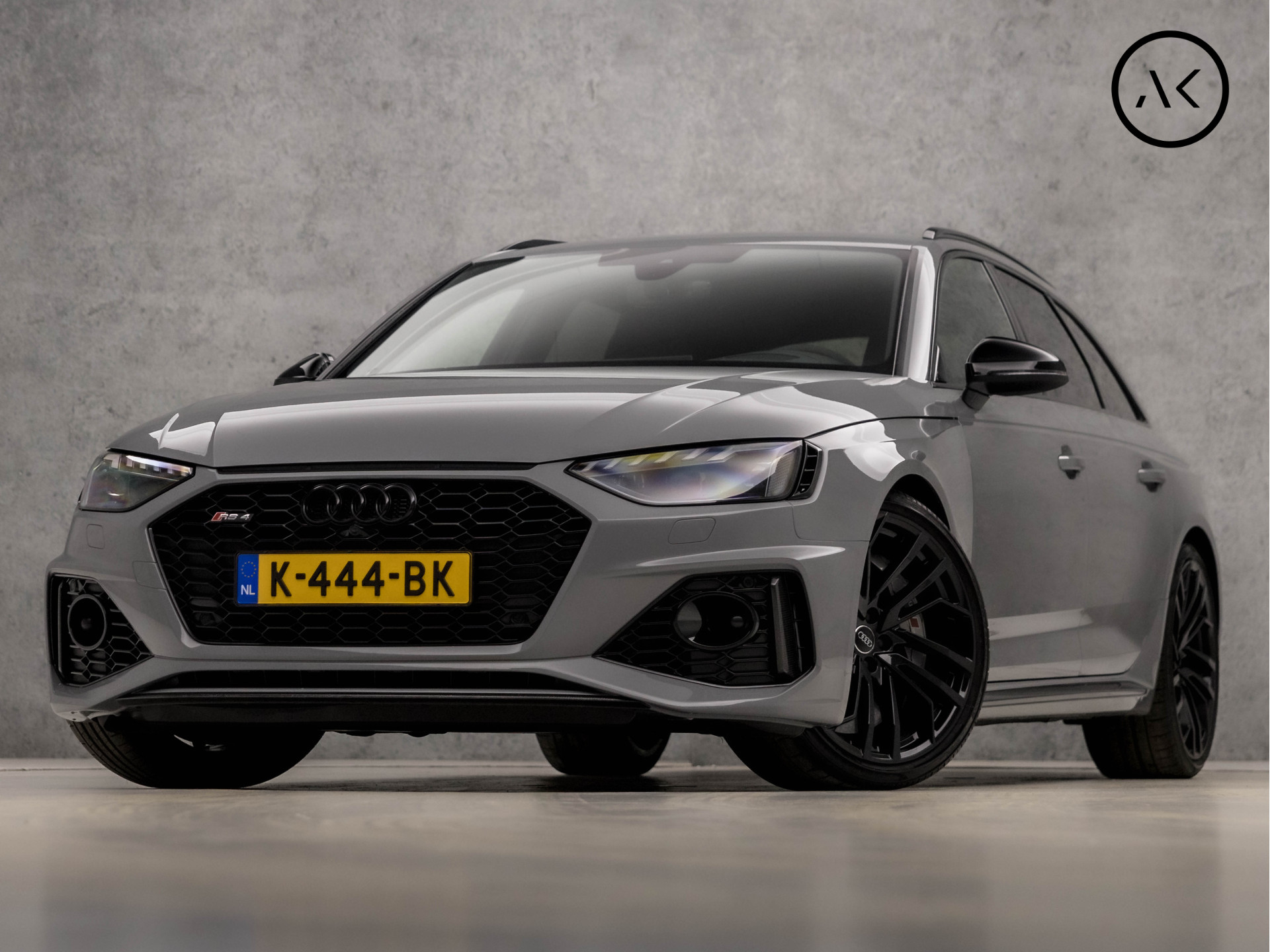 Audi RS4 A4 Avant 2.9 TFSI quattro 451Pk Automaat (NIEUW MODEL, DIGITAL COCKPIT, HEAD-UP DISPLAY, KERAMISCHE REMSCHIJVEN, MEMORY SEATS, BANG&OLUFSEN, ALCANTARA SPORTSTUUR, APPLE CARPLAY, SFEERVERLICHTING, NIEUWSTAAT)