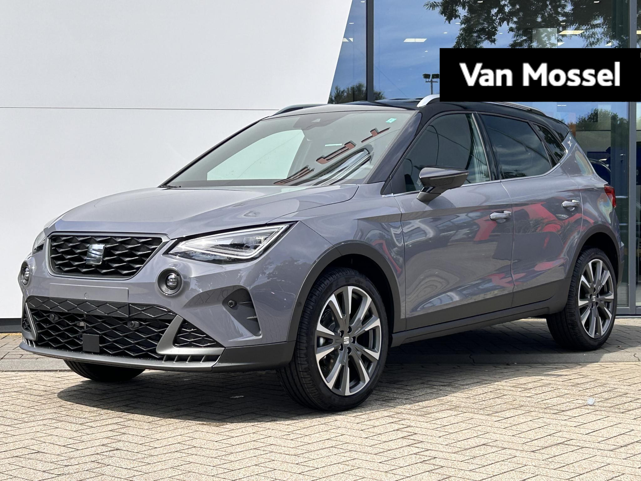 SEAT Arona 1.0 EcoTSI FR Anniversary 95 PK | LED Koplampen | Apple Carplay & Android Auto | Climate Control | Achteruitrijcamera | Cruise Control | Parkeersensoren | Kuipstoelen | Donkere hemelbekleding | Privacy Glass | Virtual Cockpit | Lichtmetalen velgen |