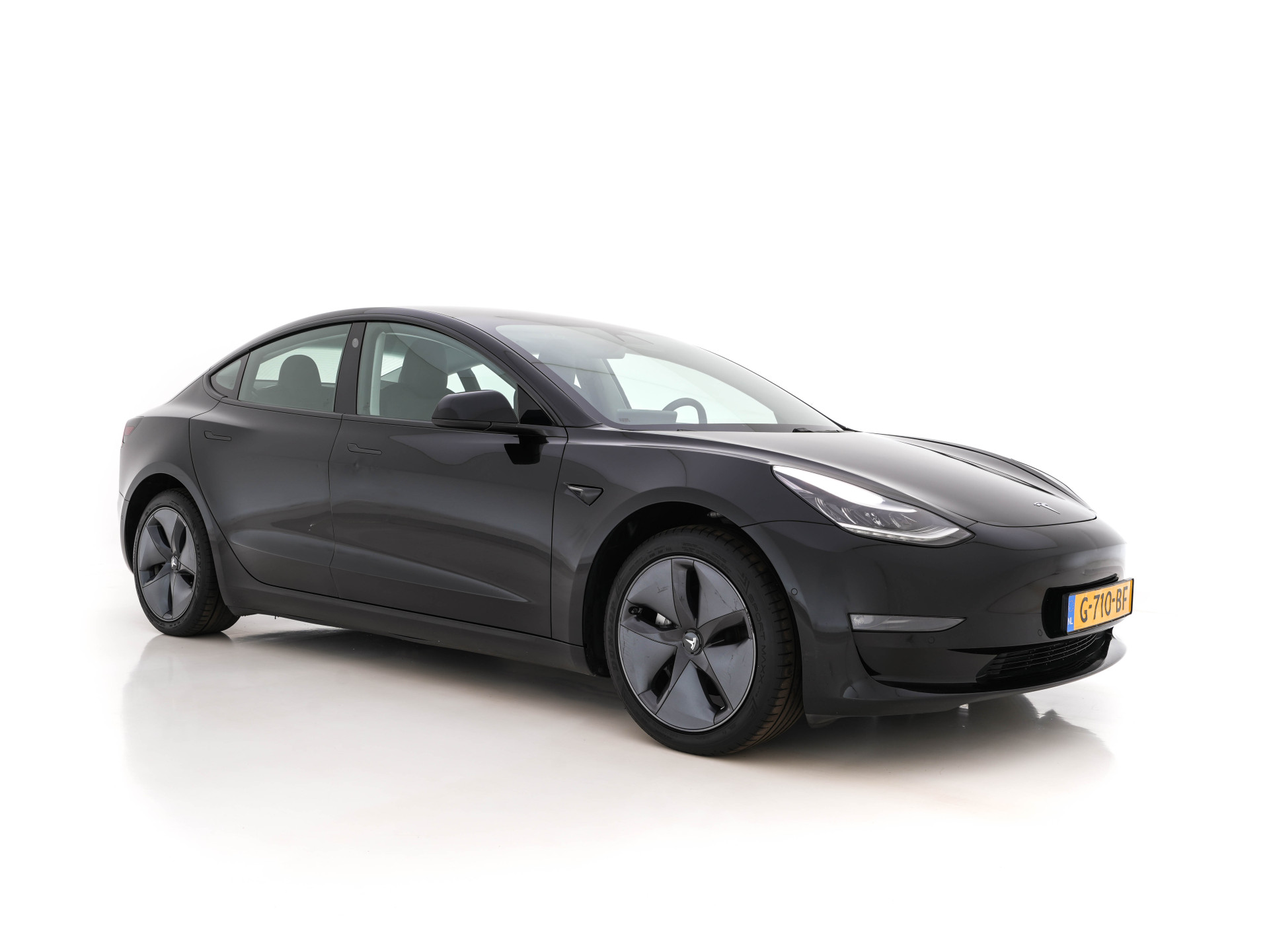 Tesla Model 3 Standard RWD Plus 60 kWh [ 3-Fase ] (INCL-BTW) Aut. *PANO | AUTO-PILOT | NAPPA-VOLLEDER | KEYLESS | FULL-LED | MEMORY-PACK | SURROUND-VIEW | DAB | APP-CONNECT | VIRTUAL-COCKPIT | LANE-ASSIST | COMFORT-SEATS | 18"ALU*