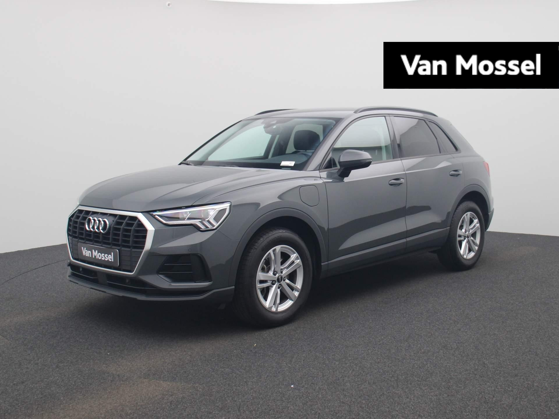 Audi Q3 45 TFSI e edition 245 PK | Automaat | Achteruitrijcamera | Navigatie | Stoelverwarming | Parkeersensoren | Adaptive Cruise Control | Lendesteunen | Apple Carplay | Android Auto | Privacy Glass | Elektrisch verstelbare voorstoelen |