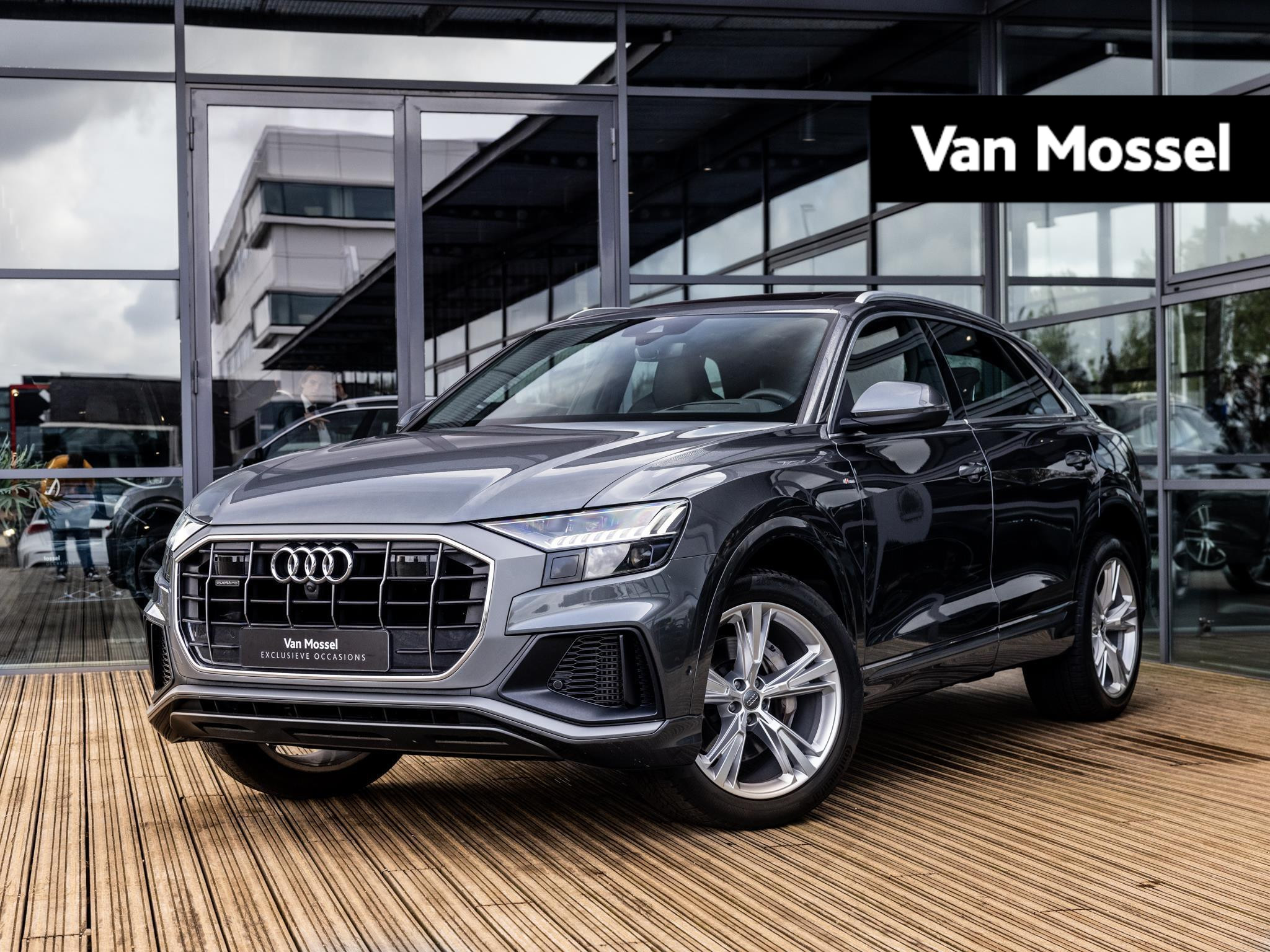 Audi Q8 55 TFSI quattro Pro Line S NEDERLANDSE AUTO EN 1E EIGENAAR | BTW | PANORAMADAK | HEAD UP DISPLAY | STOELVERWARMING/VENTILATIE | TREKHAAK | ADAPTIVE CRUISECONTROL | 360CAMERA | LUCHTVERING