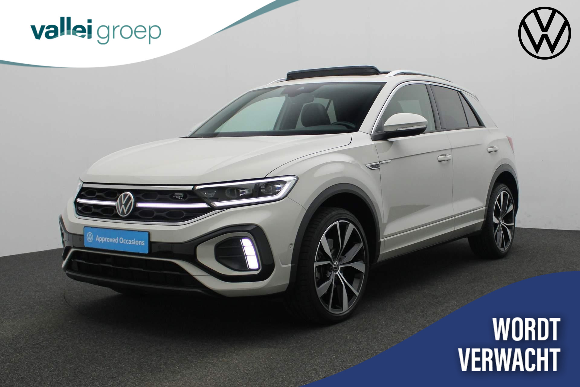 Volkswagen T-Roc 1.5 TSI 150PK DSG R-Line | Pano | IQ Light | Navi | Camera | Stoelverwarming | ACC | Keyless | Digital Cockpit Pro | Apple Carplay / Android Auto