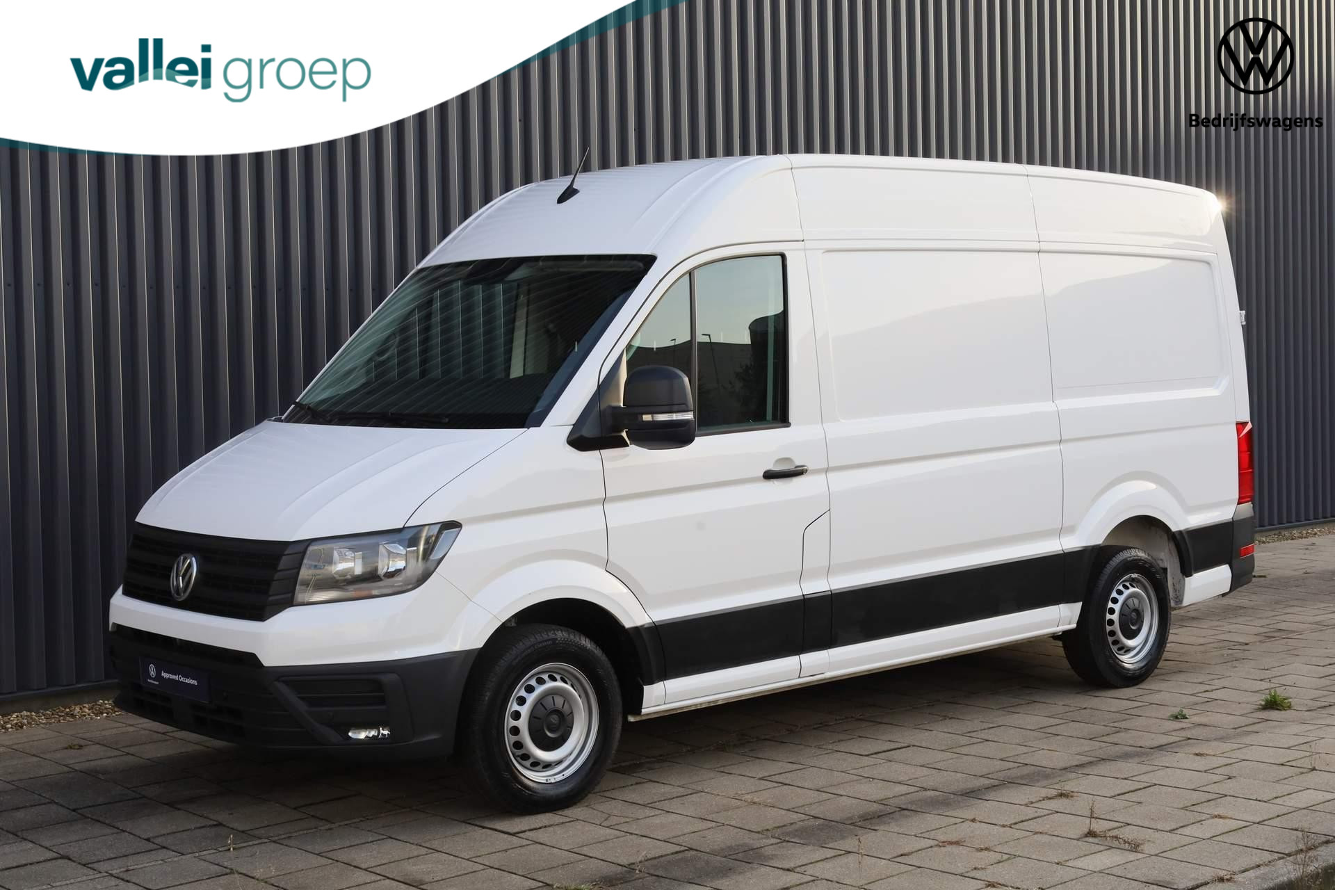 Volkswagen Crafter 30 2.0 TDI 140PK L3H3 Comfortline | Trekhaak | 3-zits | Parkeersensoren voor/achter | Cruise | Airco | Apple Carplay / Android Auto