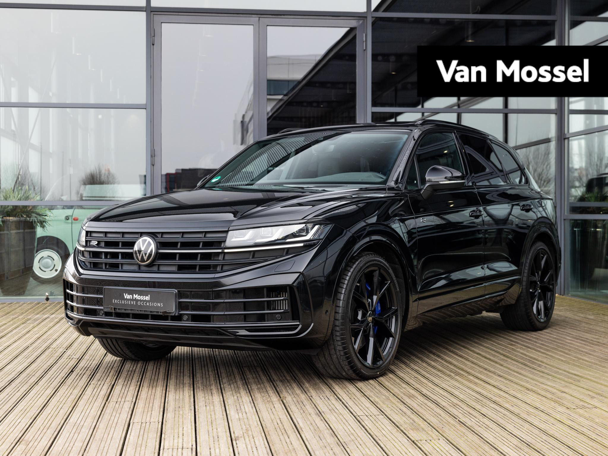 Volkswagen Touareg 3.0 TSi eHybrid 4MOTION R 462 PK | STOELMASSAGE | STOELVENTILATIE | DYNAUDIO | LUCHTVERING | ELEKTR.TREKHAAK | PANORAMA/SCHUIFKANTELDAK | 22 INCH ESTORIL BLACK | BLACK STYLE | SFEERVERLICHTING | STUURVERWARMING | FABRIEKSGARANTIE T/M 2029 |