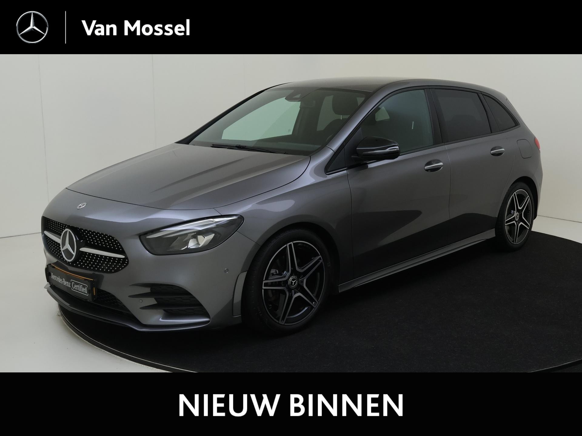 Mercedes-Benz B-Klasse 180 AMG Line / Stoelverwarming / Achteruitrijcamera / Night-Pakket / Sfeerverlichting /