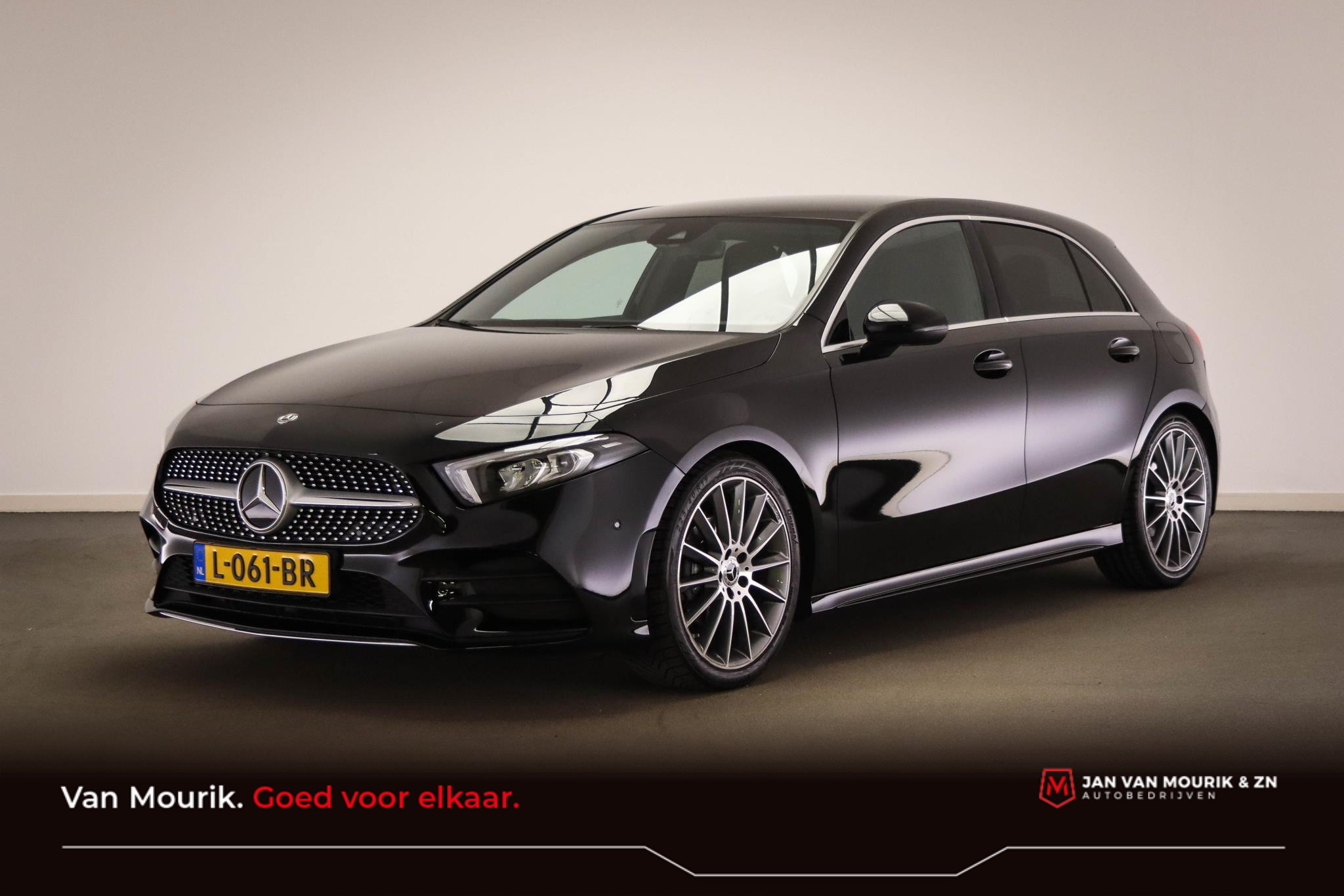 Mercedes-Benz A-Klasse 180 AMG Premium Plus | WIDESCREEN | SFEERVERLICHTING | CAMERA | 19"