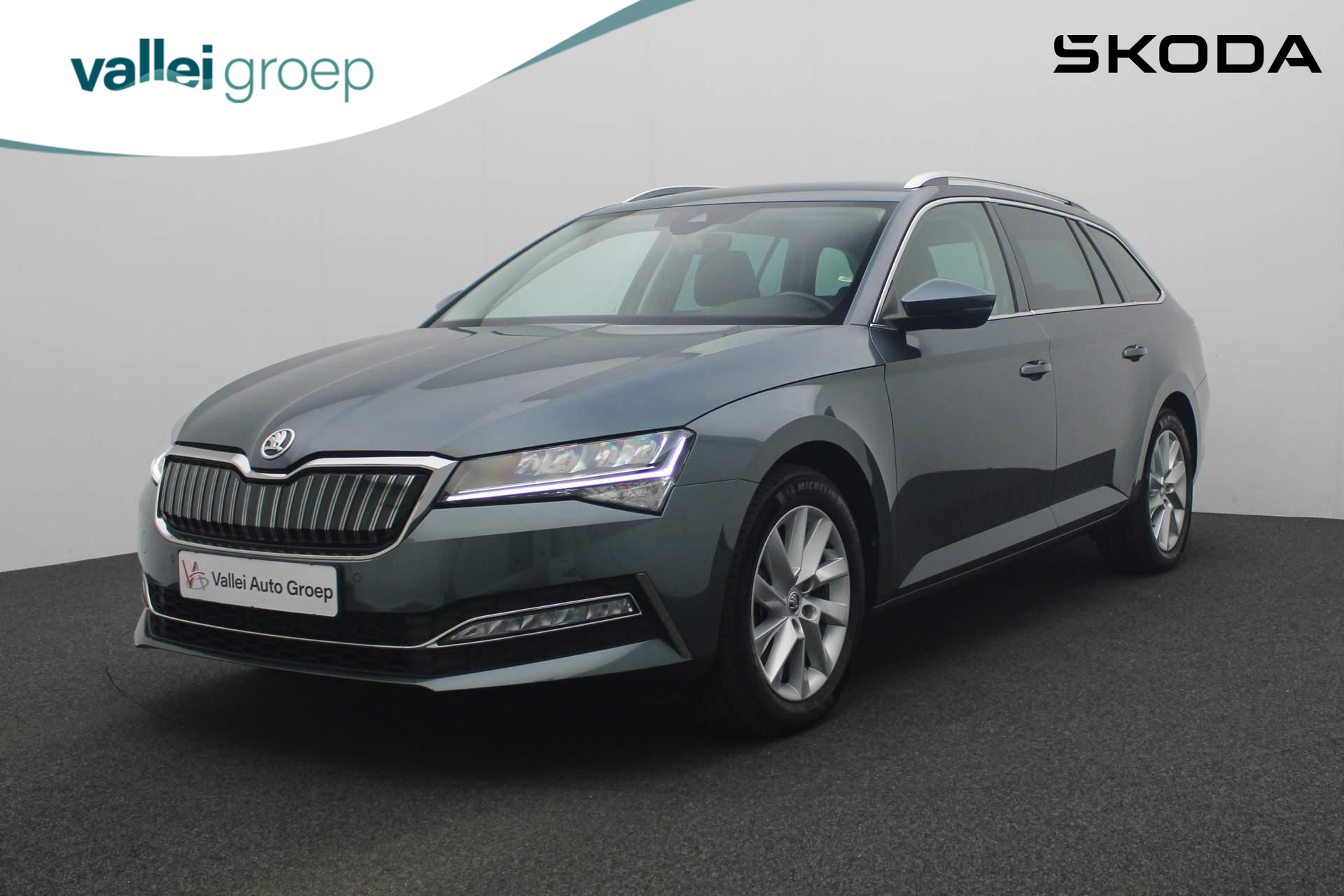 Škoda Superb Combi 1.4 TSI 218PK DSG iV Business Edition | Navi | Parkeersensoren voor/achter | ACC | Apple Carplay / Android Auto