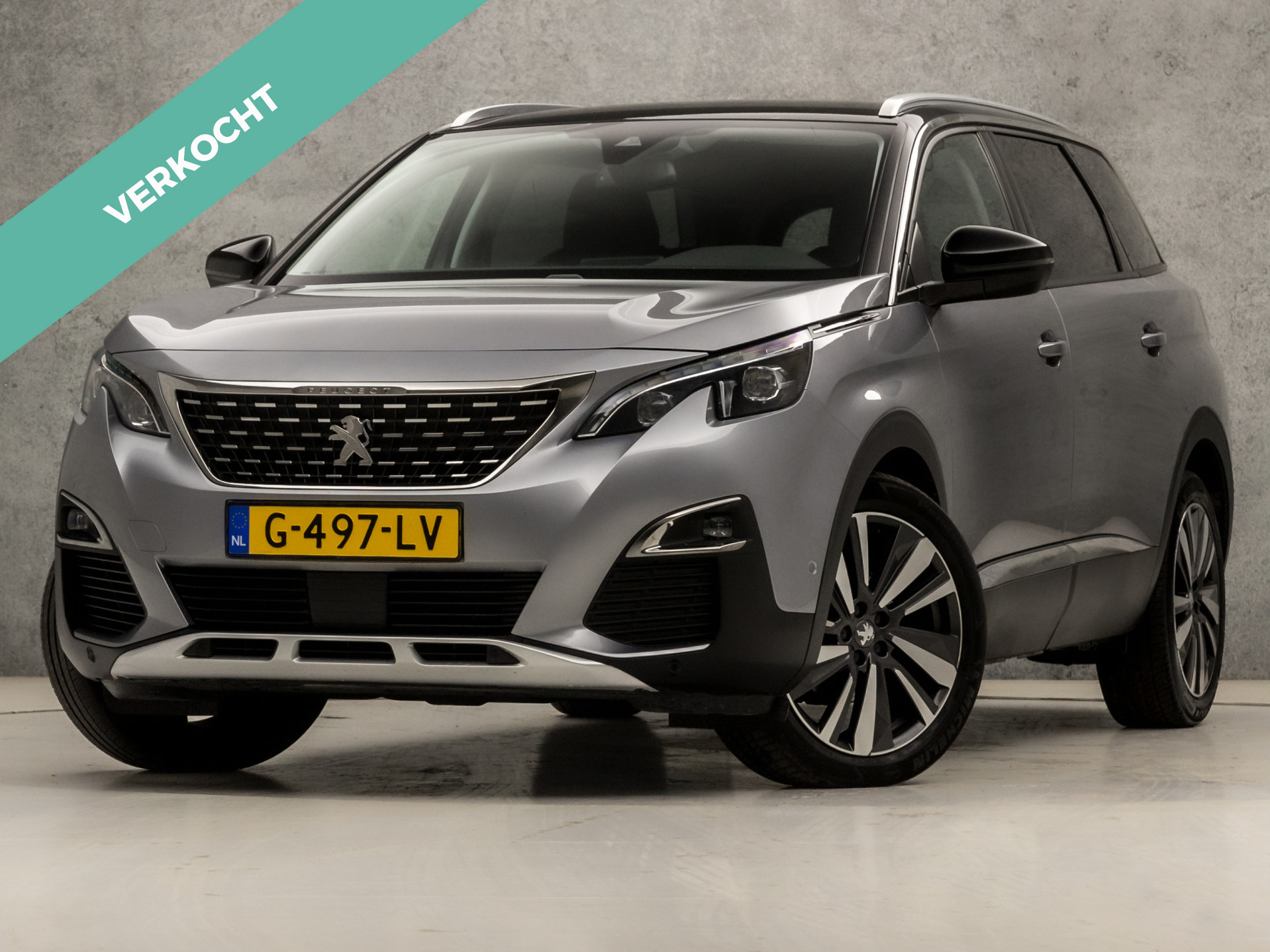 Peugeot 5008 1.2 PureTech Deluxe 7 Persoons Automaat (APPLE CARPLAY, GROOT NAVI, MEMORY SEATS, LEDER, 360 CAMERA, GETINT GLAS, FOCAL AUDIO, STOELVERWARMING, KEYLESS, NIEUWE APK, NIEUWSTAAT)