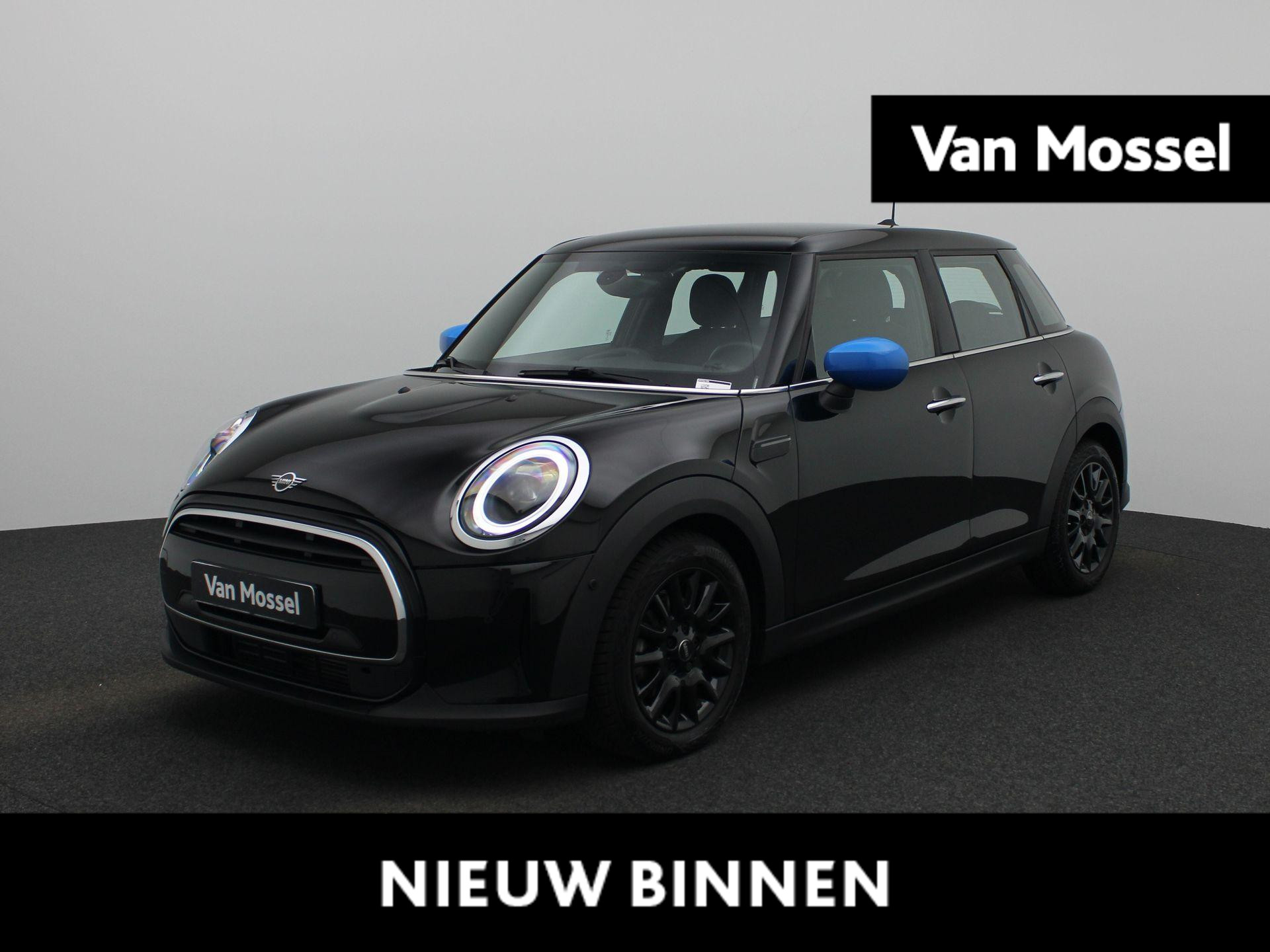 MINI One Mini 5 door NAVIGATIE | LICHTMETALEN VELGEN | CLIMA | PDC | BLUETOOTH | VOORUIT & ACHTERUIT VERWARMING |
