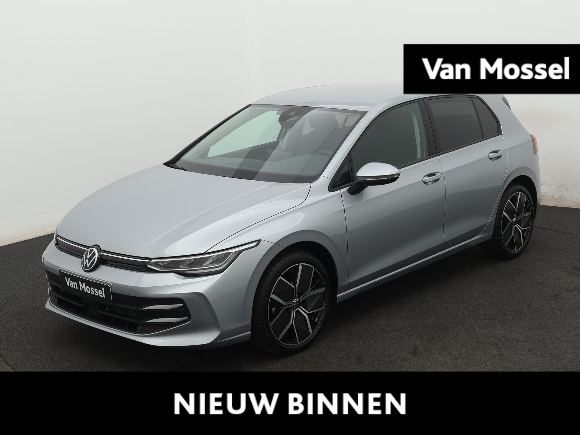 Volkswagen Golf 1.5 TSI Oranje Edition 116 PK | Apple Carplay | 18" Lichtmetalen velgen | Climate control | Parkeersensoren | Getinte ruiten | Keyless access | Stoelverwarming | Stuurverwarming |