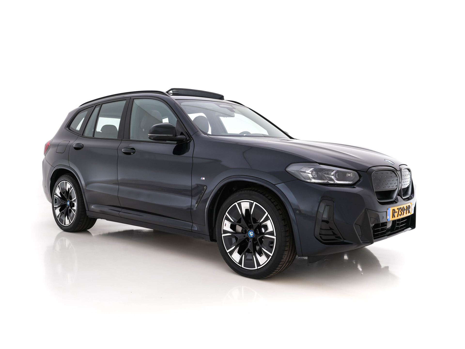 BMW iX3 High-Executive M-Sport-Pack 80 kWh [ 3-Fase ] (INCL-BTW) *PANO | VERNASCA-VOLLEDER | HEAD-UP | ADAPT.CRUISE | FULL-LED | HARMAN/KARDON-SURROUND | BLIND-SPOT | MEMORY-PACK | SPORT-SEATS | VIRTUAL-COCKPIT | SURROUND-VIEW  | DAB | NAVI-FULL