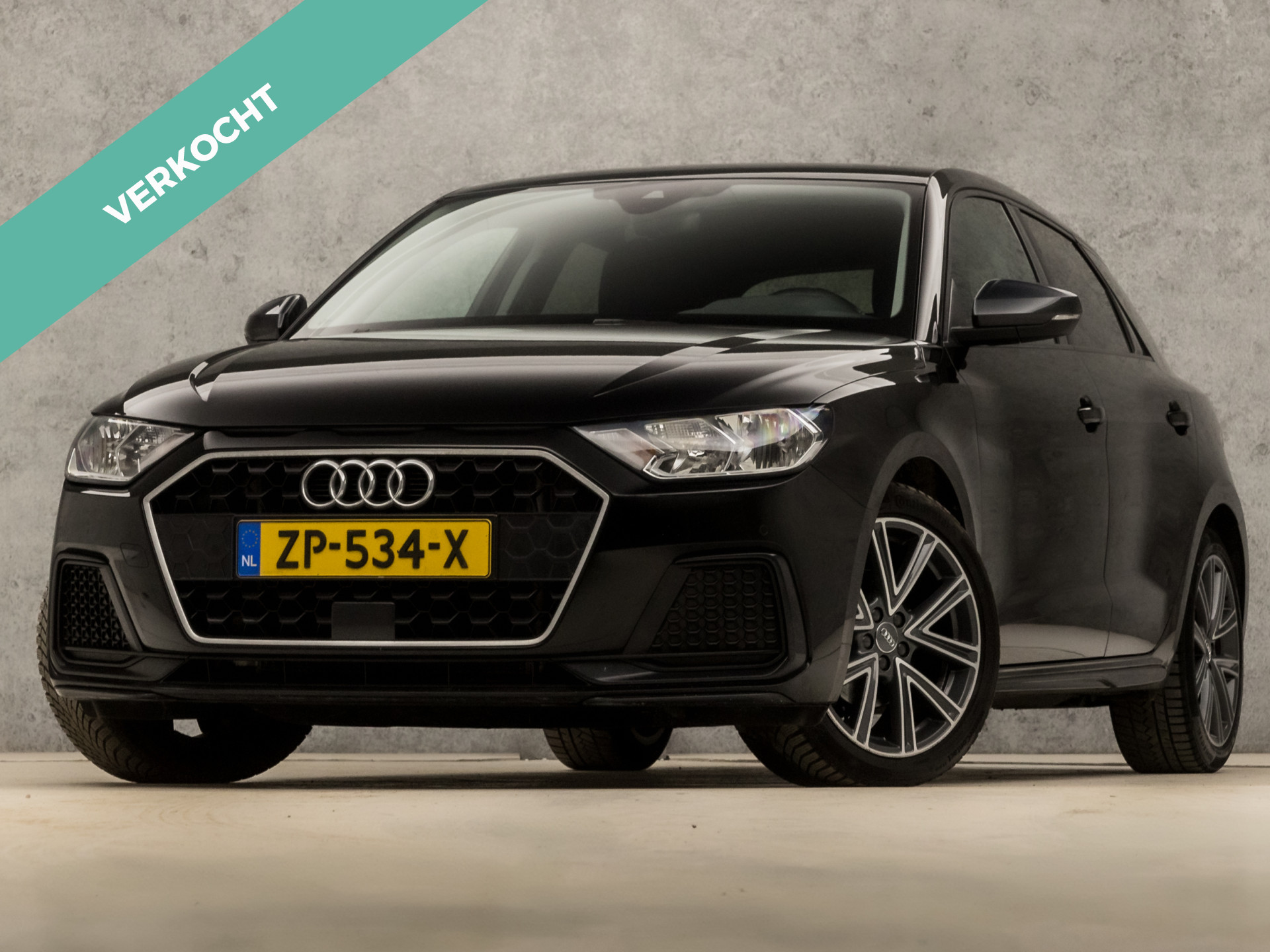 Audi A1 Sportback 30 TFSI Sport Automaat (APPLE CARPLAY, GROOT NAVI, CAMERA, KEYLESS START, GETINT GLAS, SPORTSTOELEN, LED ACHTERLICHTEN, LANE ASSIST, LM VELGEN, NIEUWE APK, NIEUWSTAAT)