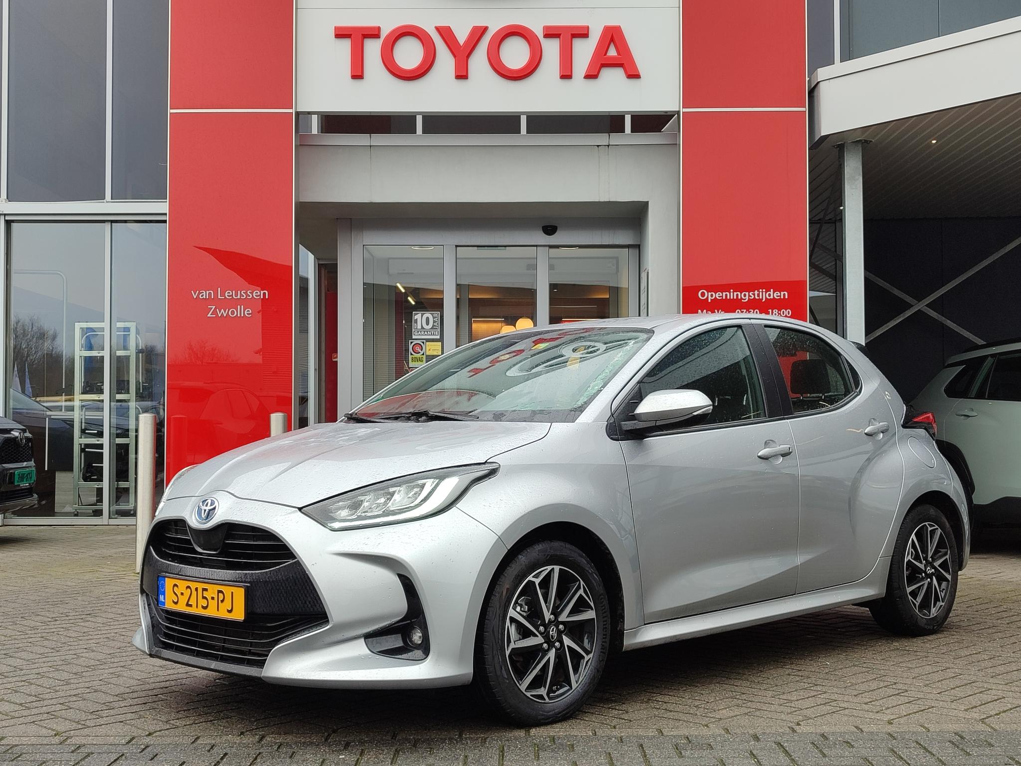 Toyota Yaris 1.5 HYBRID DYNAMIC APPLE/ANDROID LED CAMERA CLIMA KEYLESS AD-CRUISE 16"LMV NL-AUTO