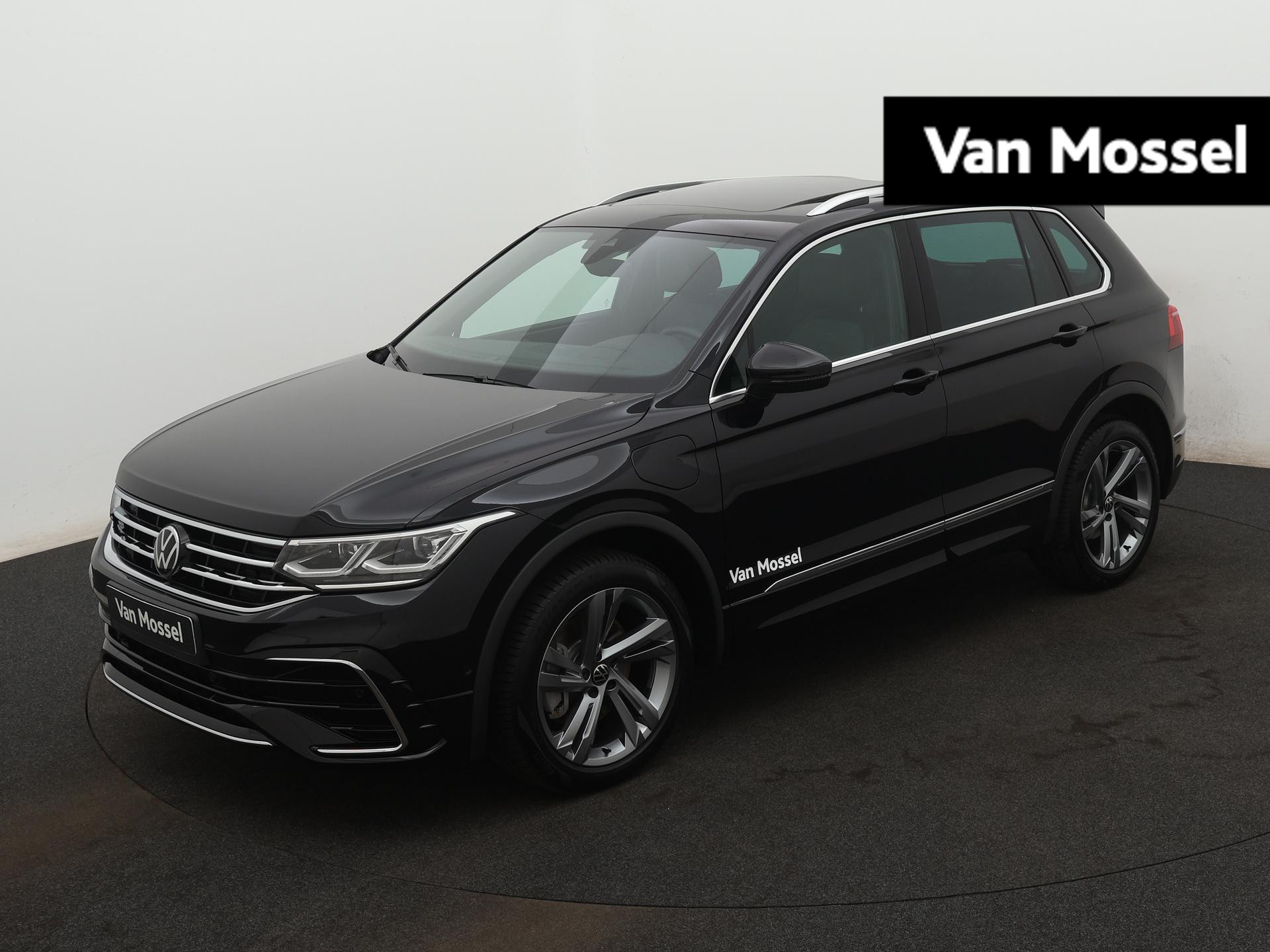 Volkswagen Tiguan 1.4 TSI eHybrid R-Line Business+ | Automaat | Trekhaak | Navigatie PRO (Groot Scherm) | Panoramadak | Stoelverwarming | Automatische Airco | Head-Up Display