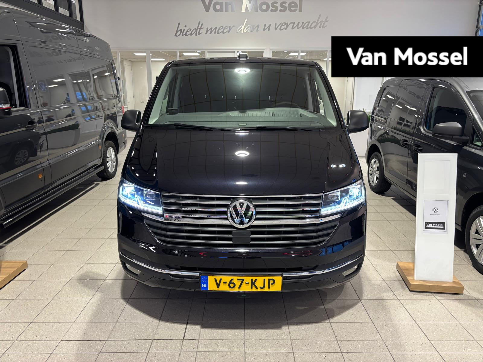 Volkswagen Transporter 2.0 TDI L2H1 Highline | Automaat | 4MOTION | Standkachel | Parkeerhulp voor en achter | Camera | Schuifdeur links en rechs | Trekhaak | Bestuurdersstoel verwarmd | App-connect | Adaptive cruise control |