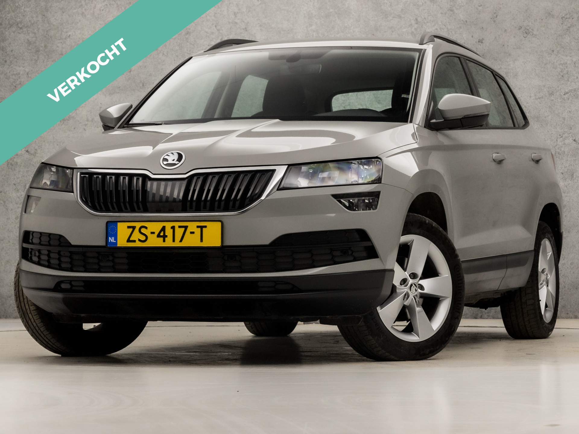 Škoda Karoq 1.0 TSI Ambition Business Automaat (APPLE CARPLAY, GROOT NAVI, CLIMATE, DAB+, SPORTSTOELEN, PARKEERSENSOREN, CRUISE, NIEUWE APK, NIEUWSTAAT)