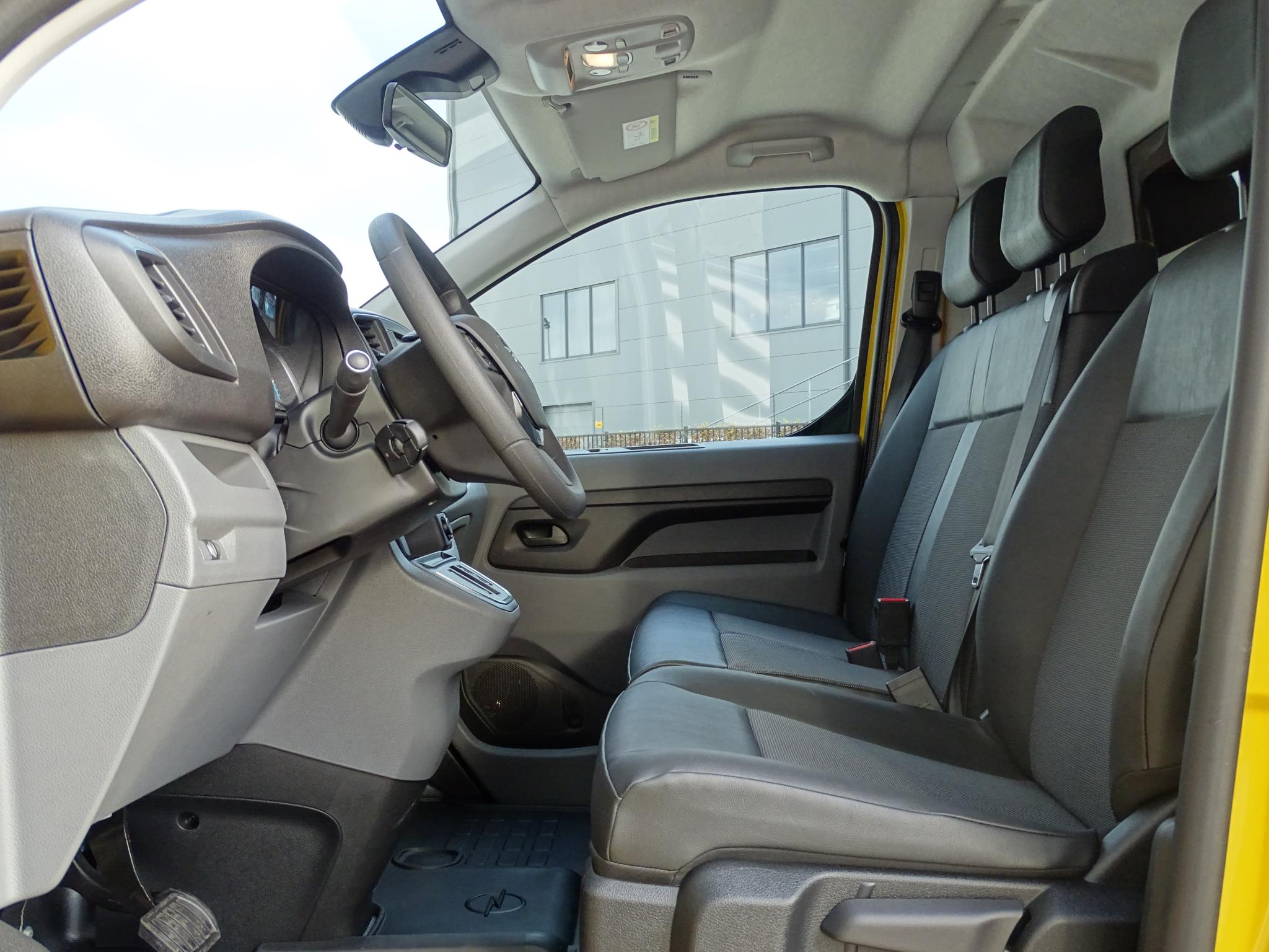 Opel Vivaro-e 50kWh L3H1 | camera | Apple Carplay ! incl. complete DHL Service Partner inrichting