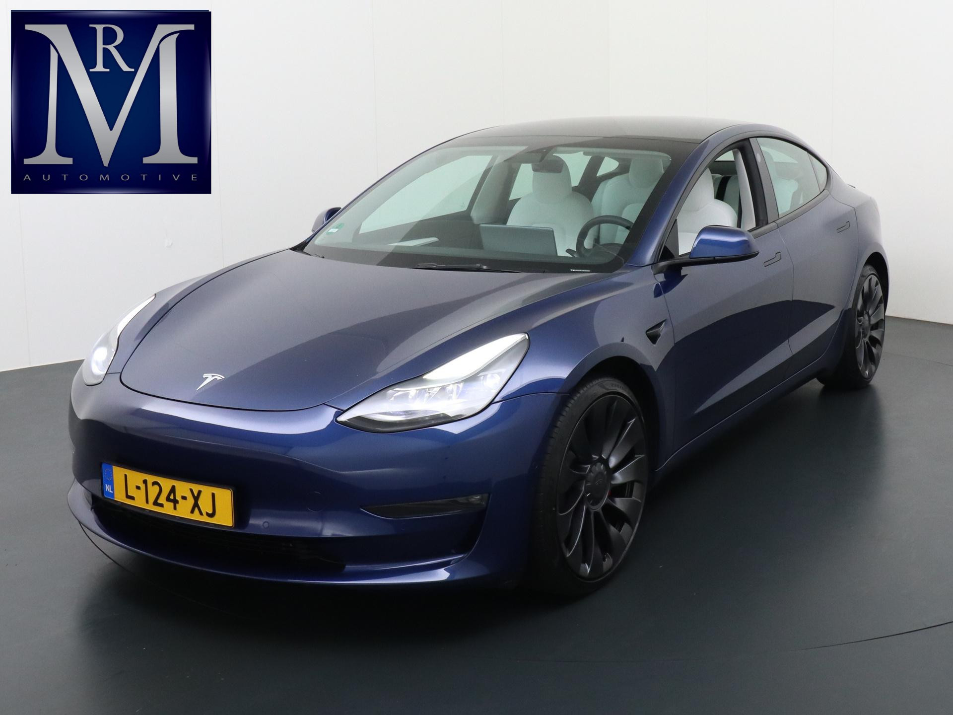 Tesla Model 3 Performance AWD 75 kWh VAN €34.900,- VOR €32.770,- UW LENTEVOORDEEL €2.130,- | ORIG. NL. NAP KM. | WIT LEDER